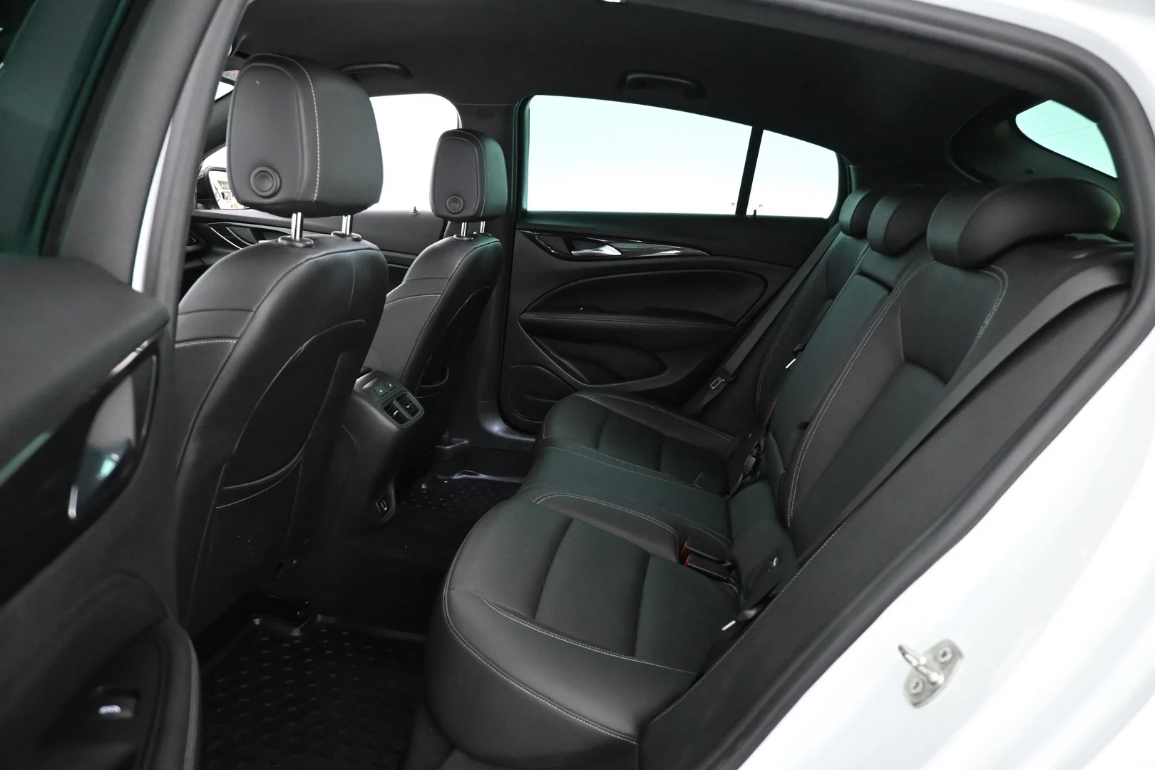 Car Image - 6dk0MuAzFNFlMV9CZBypjh