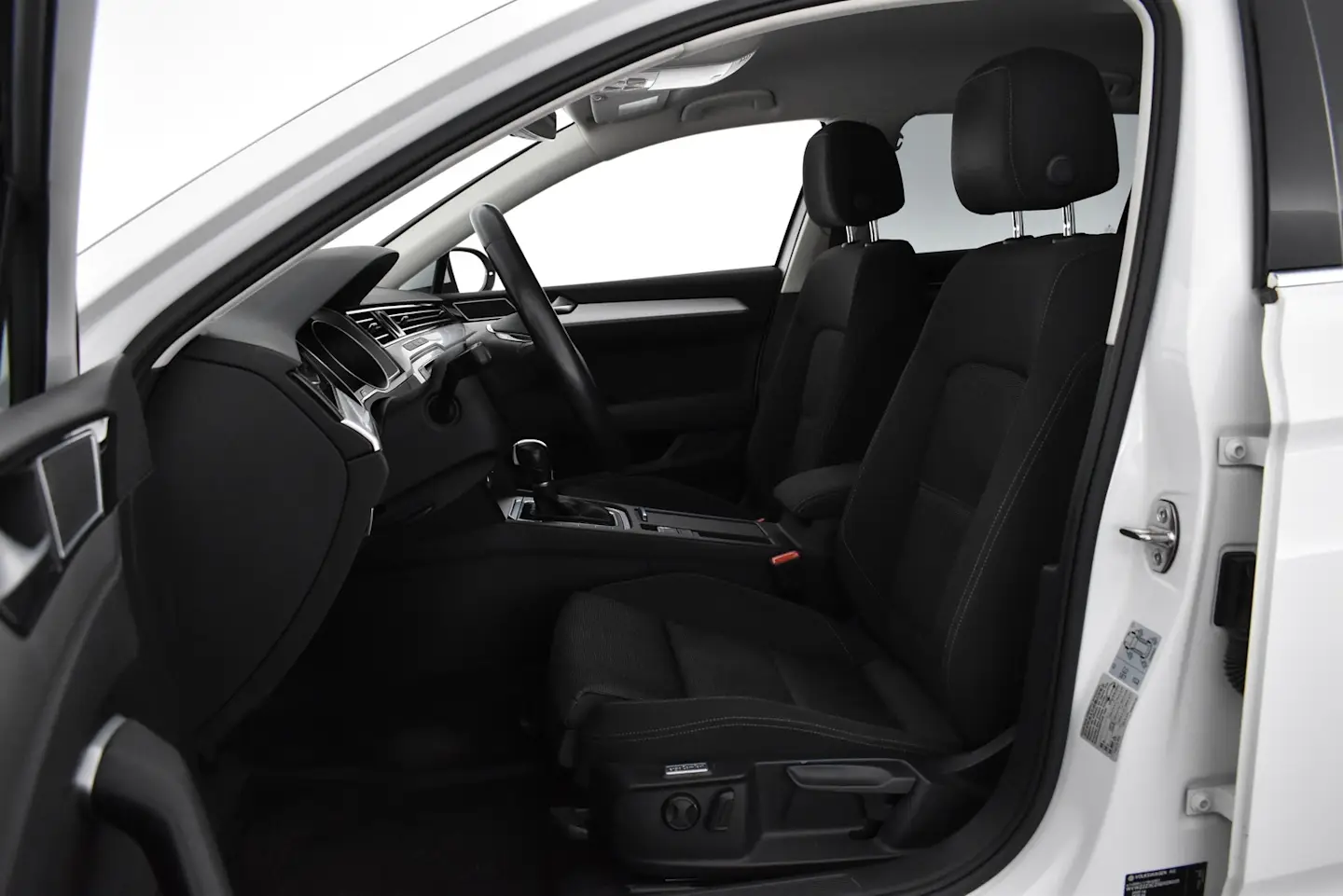 Car Image - xeNeqONuDRp5BkaNrEHwR