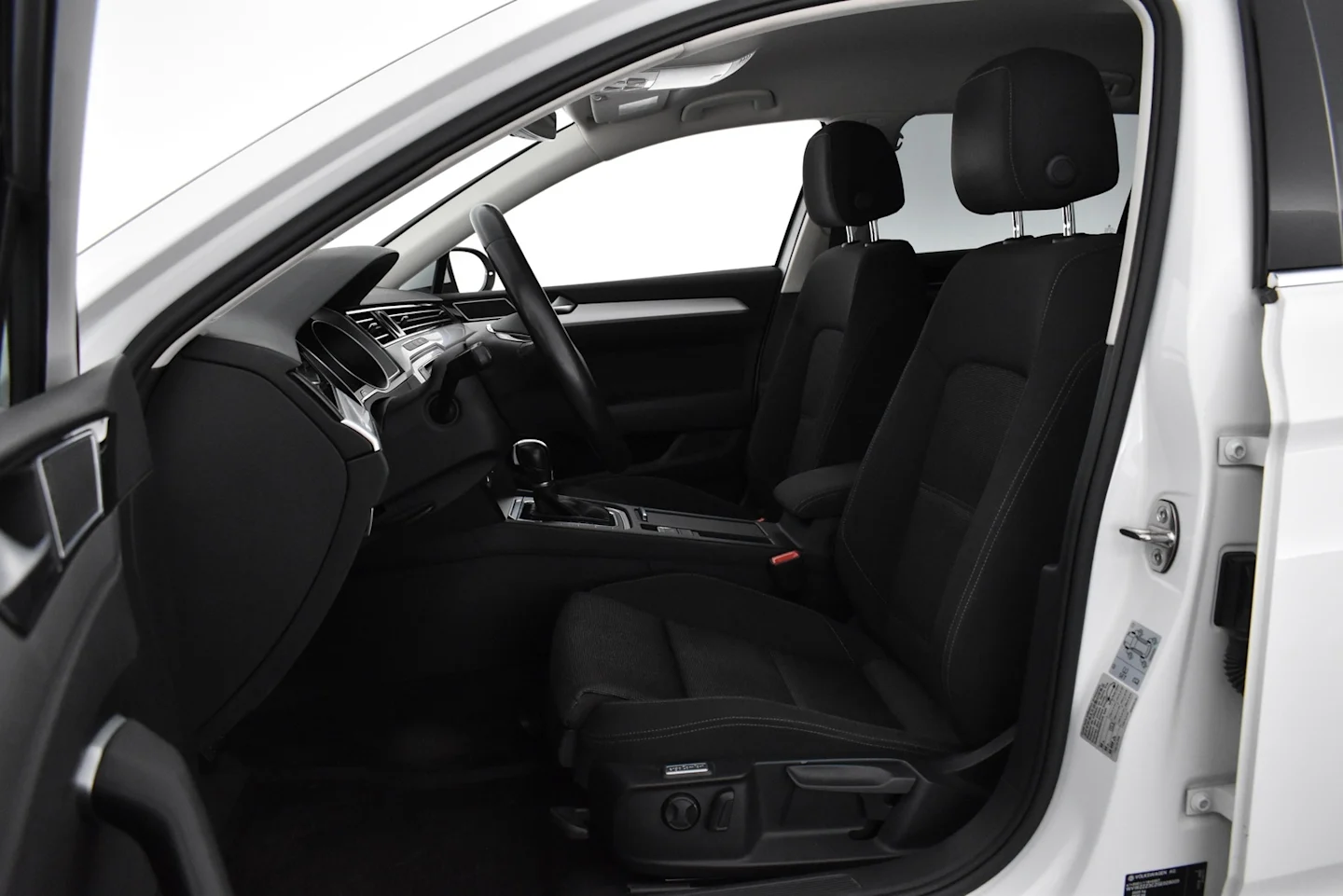 Car Image - xeNeqONuDRp5BkaNrEHwR