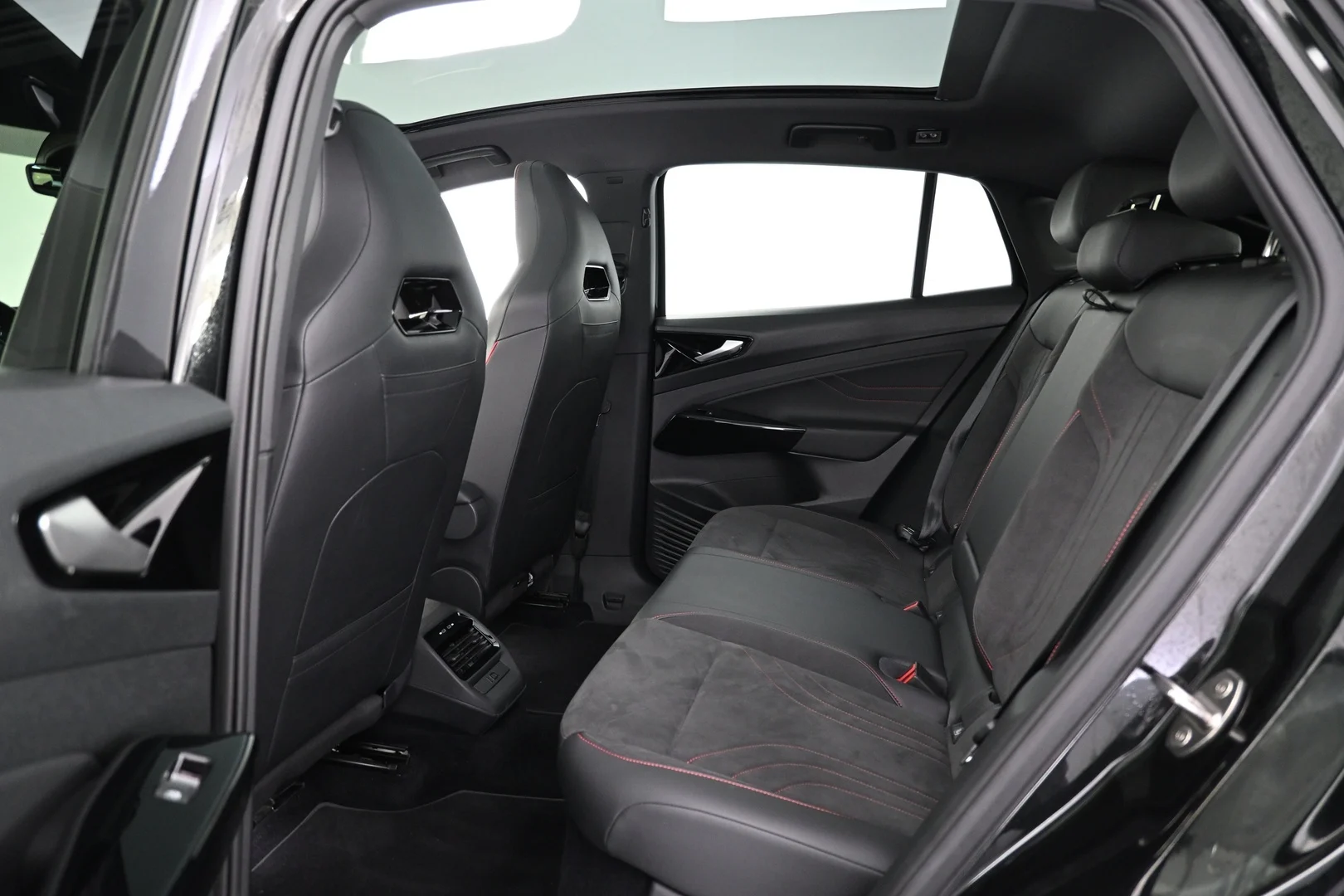 Car Image - 5MZOuD2HBczATcvhekh5t4