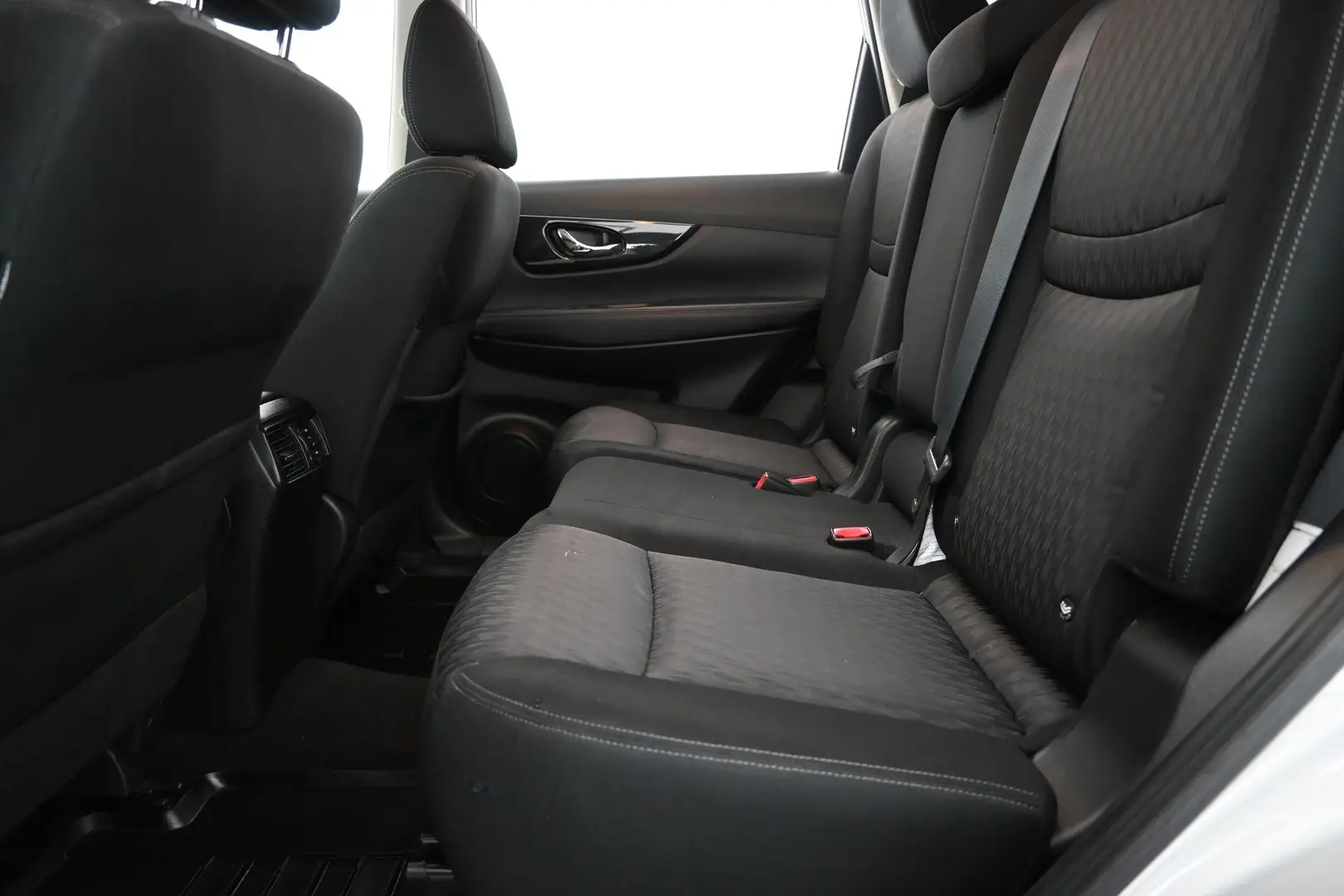 Car Image - 6HQPVq4ZfPA44SUR1ucDZe