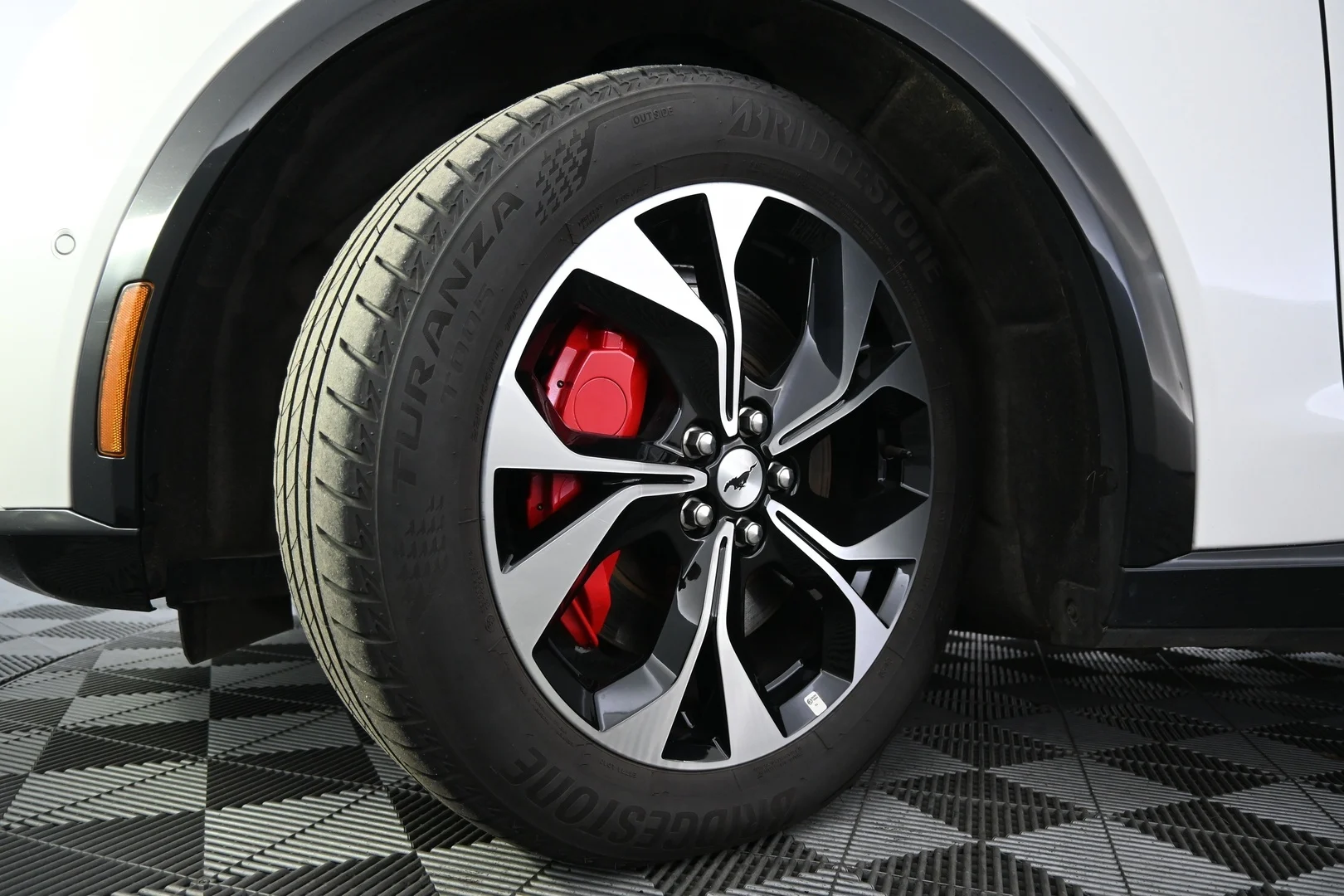 Car Image - 2I2tR4ryqL9iLbxJT3yv1j