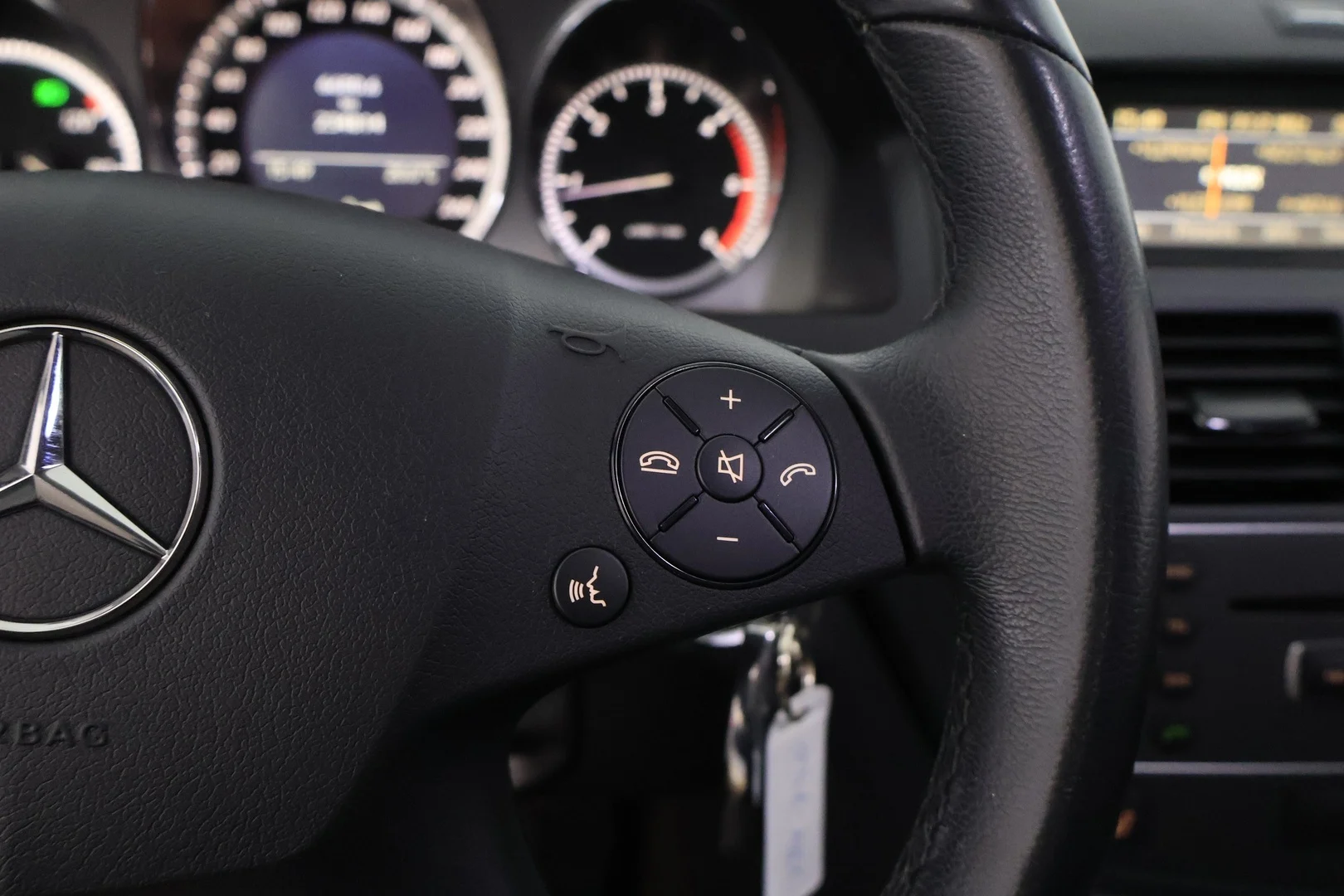 Car Image - 5VdjMLFr3yRQk3UhU4fY8A