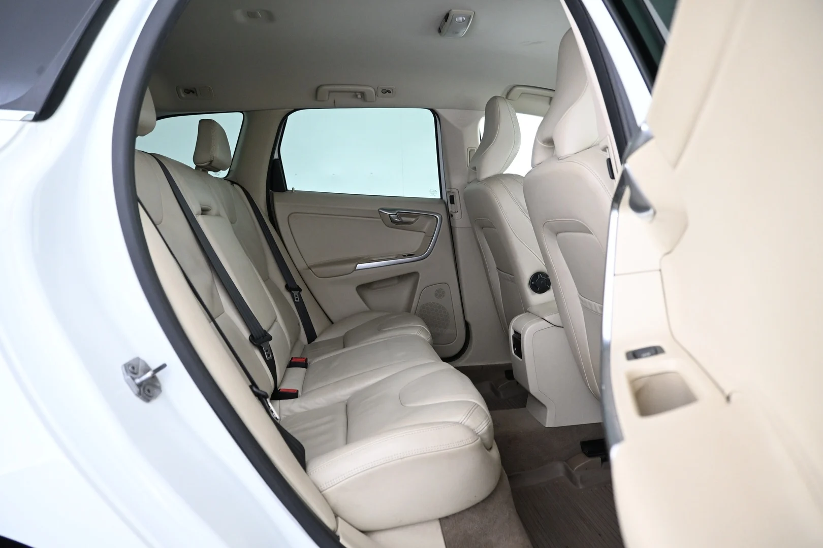 Car Image - y5nOL0s5jZolbNEdHHxSq
