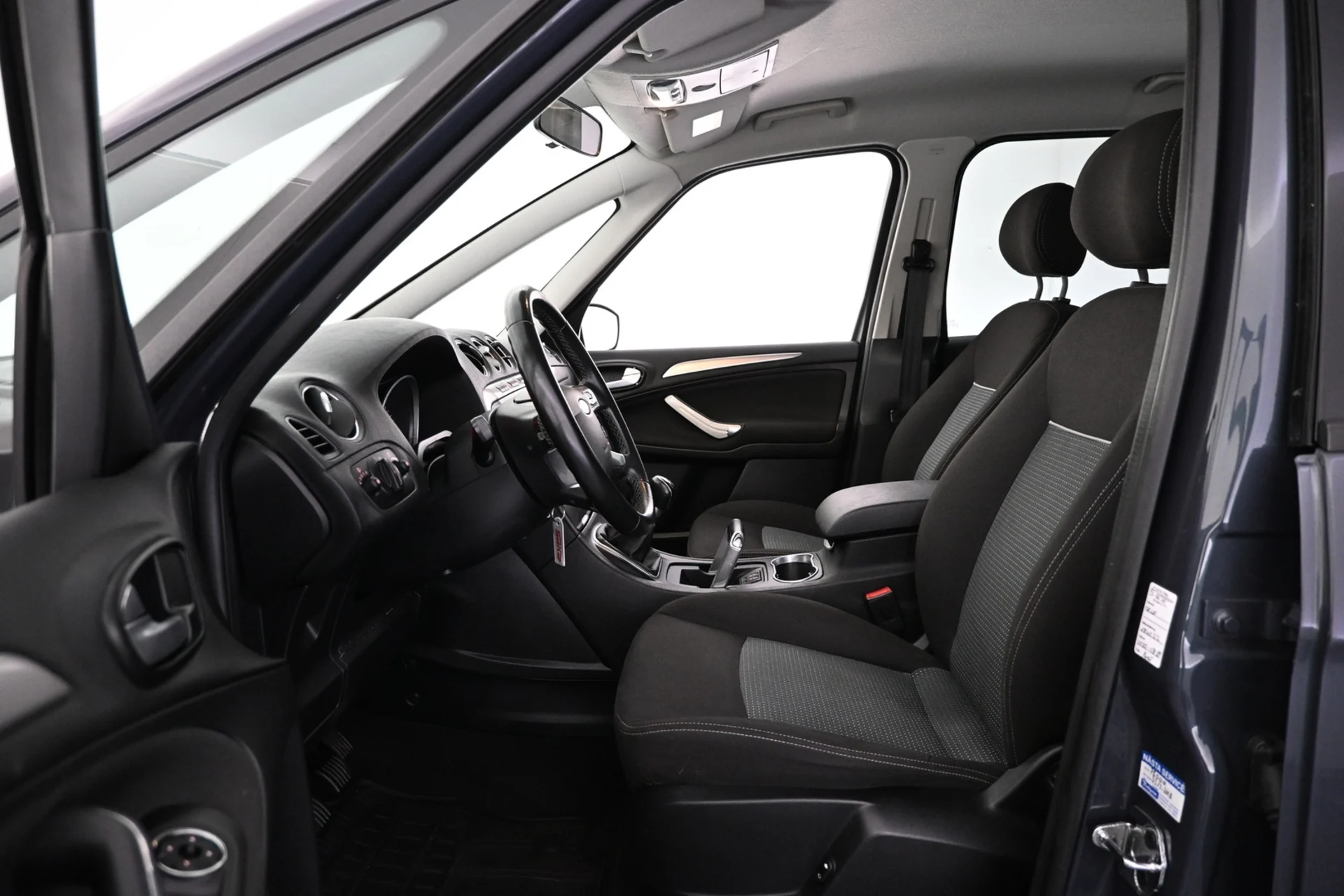 Car Image - 2vb8HgaXMwwyu9d0oLmD6E