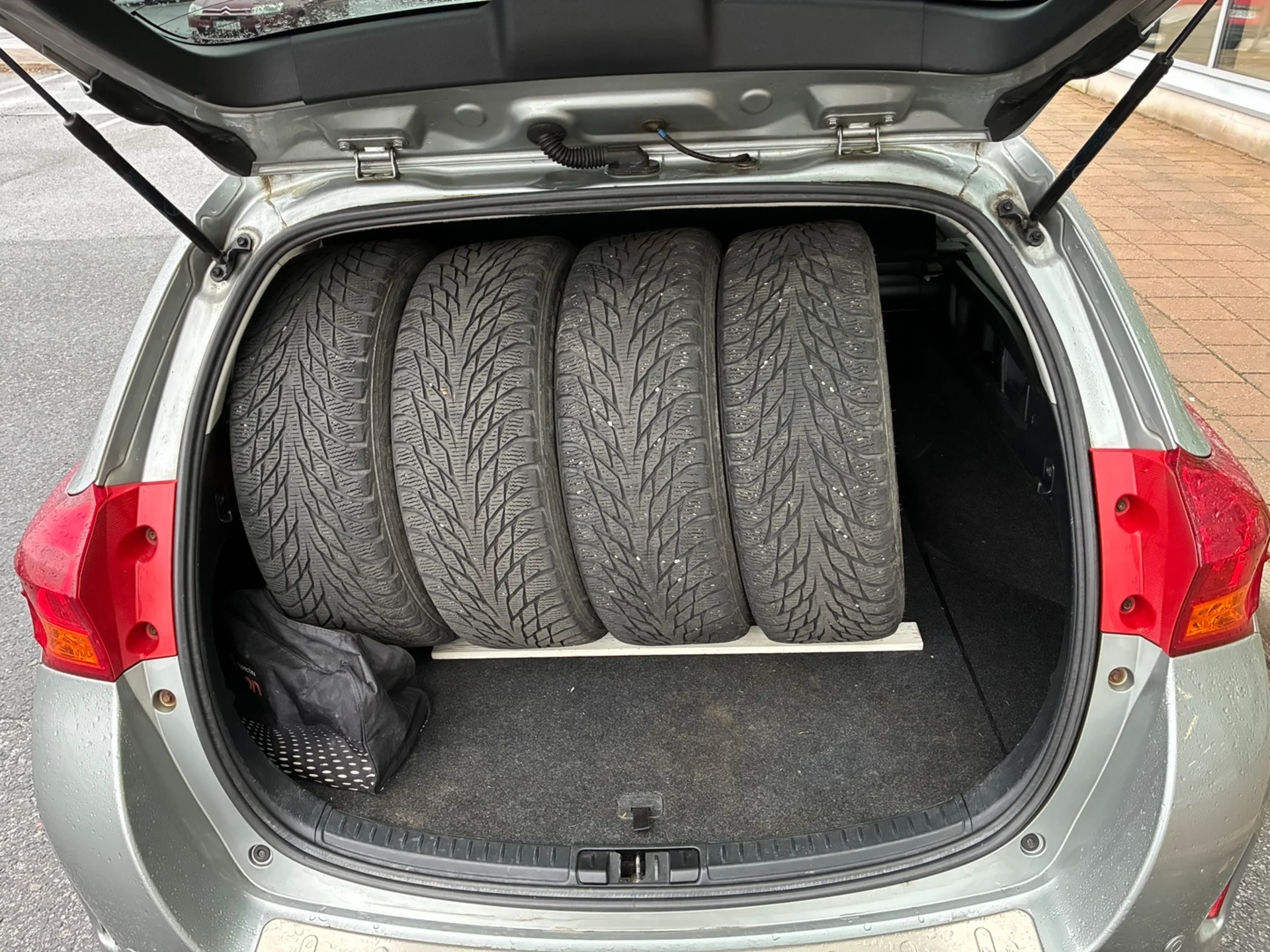 Car Image - 4dgcuoA8DeuUqkCf9N3FgW