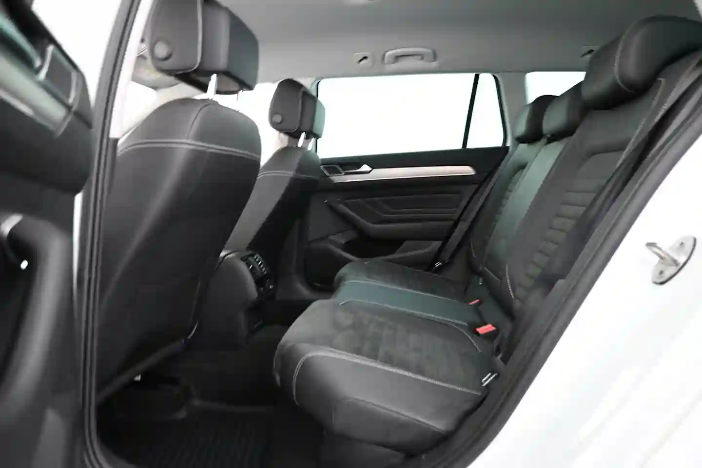 Car Image - 3o6D5kdIpaAvgMR4fcqmID