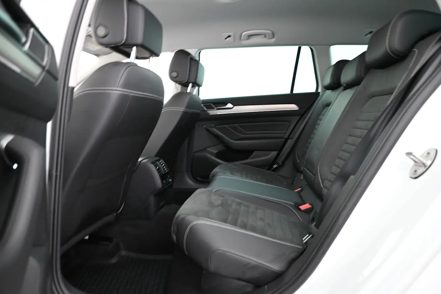Car Image - 3o6D5kdIpaAvgMR4fcqmID