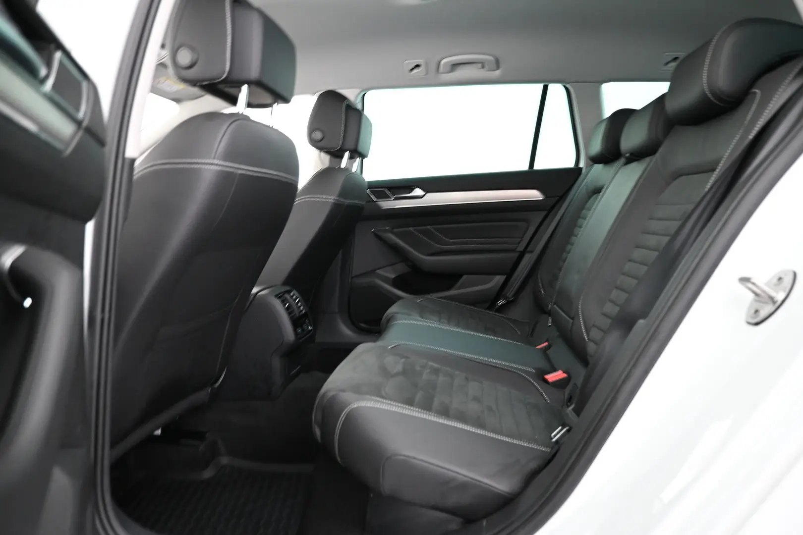 Car Image - 3o6D5kdIpaAvgMR4fcqmID