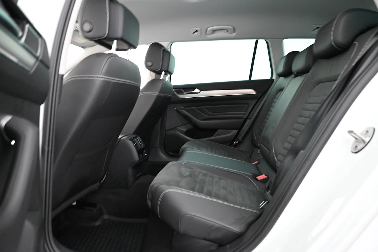 Car Image - 3o6D5kdIpaAvgMR4fcqmID