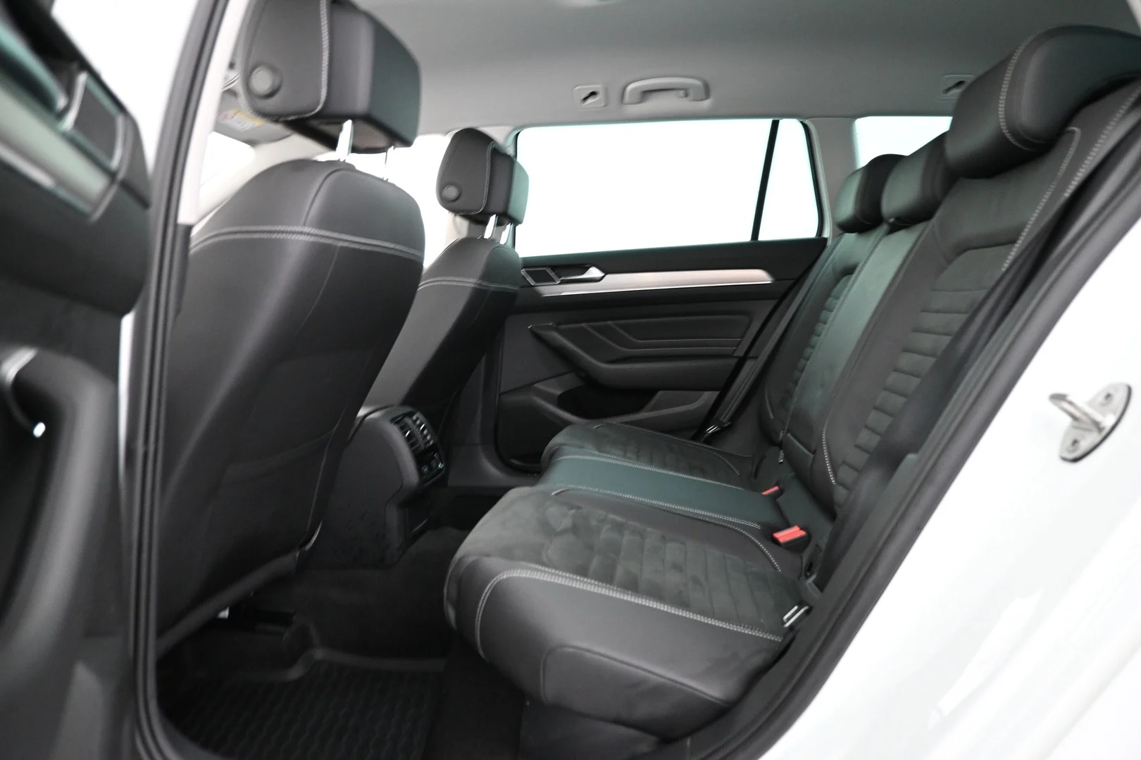 Car Image - 3o6D5kdIpaAvgMR4fcqmID