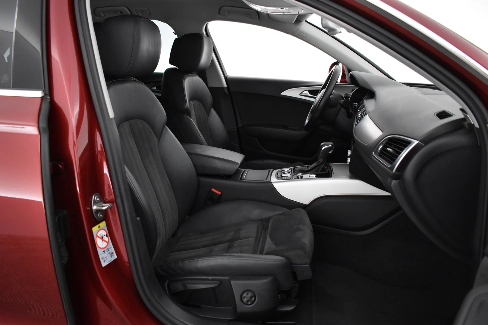 Car Image - 6NPfS3yw6BNsR6R3mYs0s1