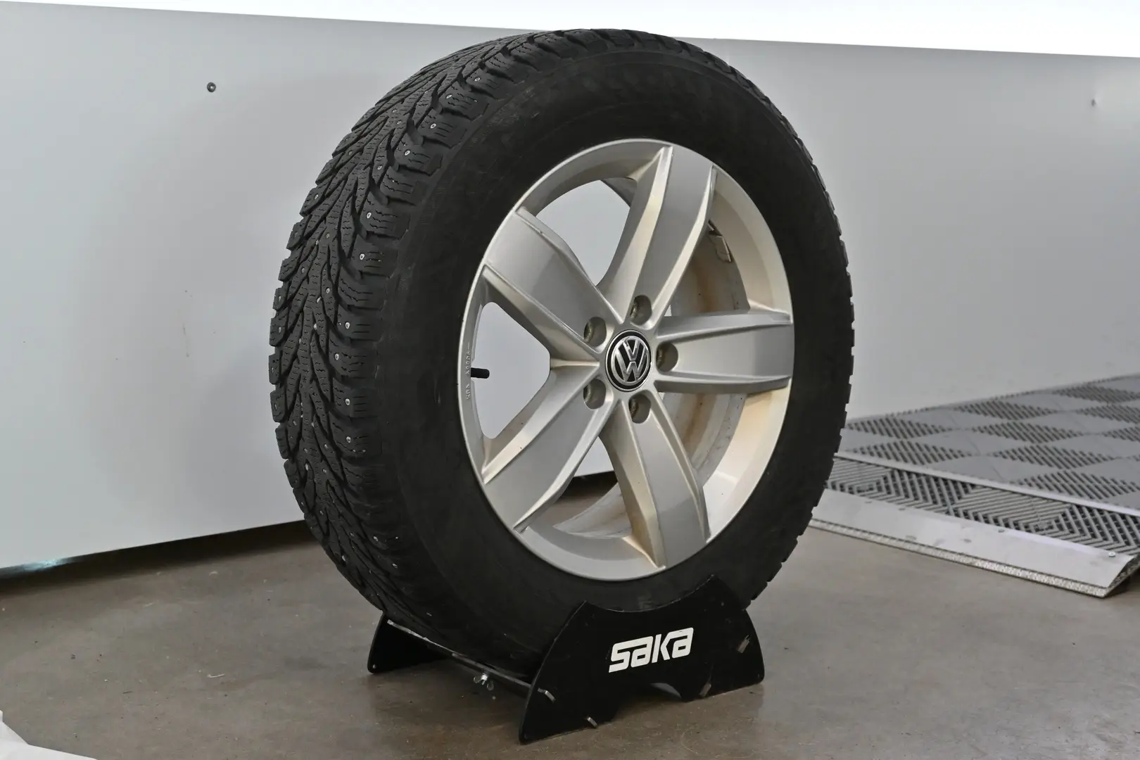 Car Image - 7JBRSnC2MQgP6xfamZeV2X