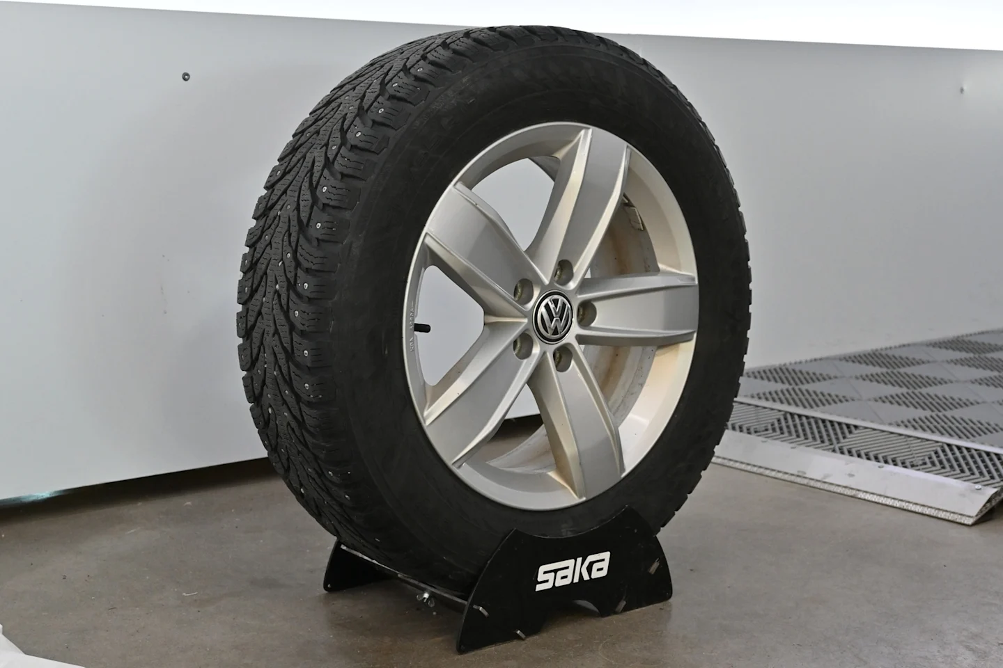 Car Image - 7JBRSnC2MQgP6xfamZeV2X