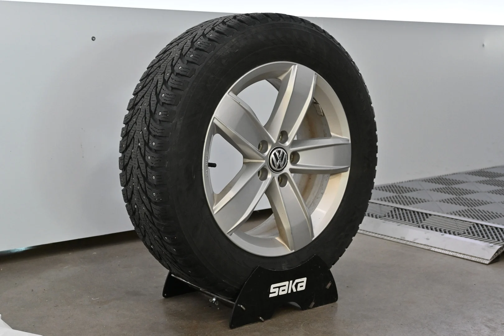 Car Image - 7JBRSnC2MQgP6xfamZeV2X