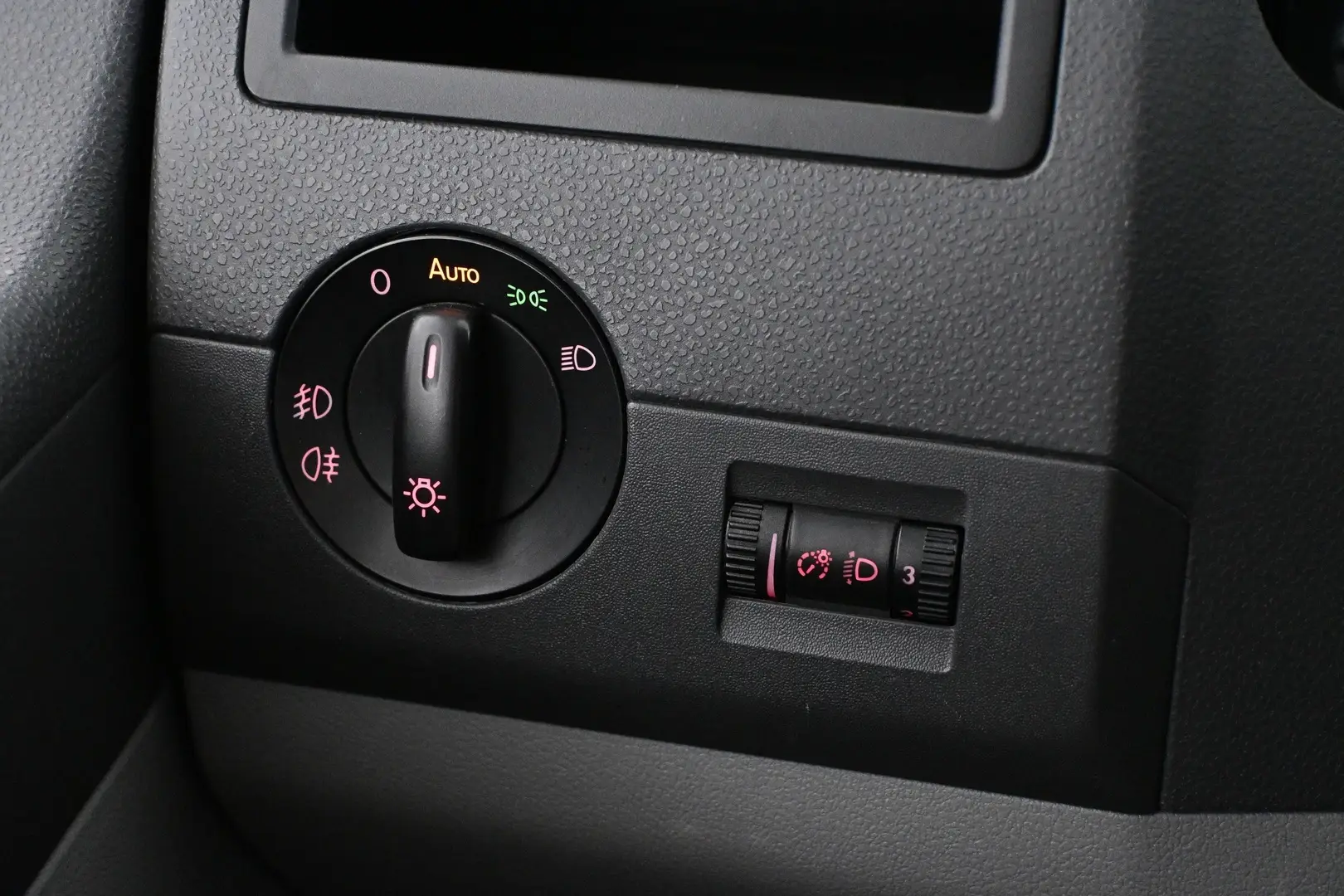 Car Image - 2xtvRw9IgmpbBlDGveDVxz