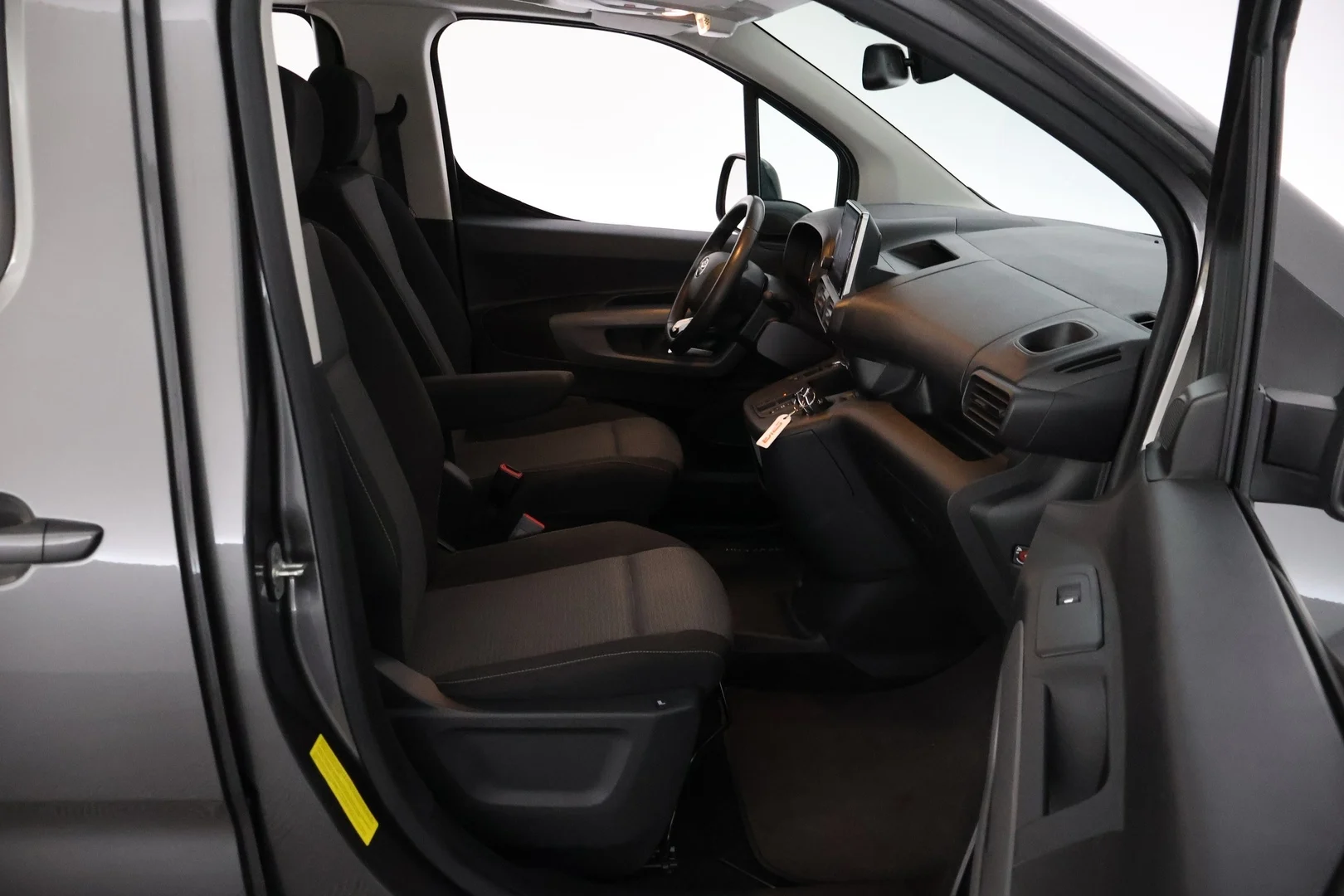 Car Image - 6ZKK2Cj3Wf7jb6D9f2Of75