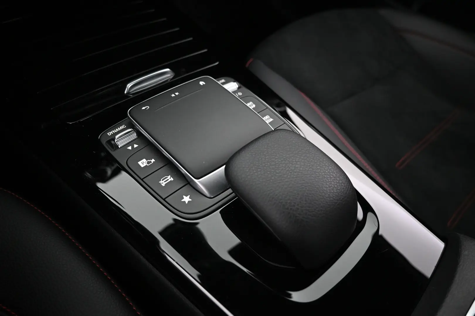Car Image - 2YMbM2MQFOEgE2jTcjUrj