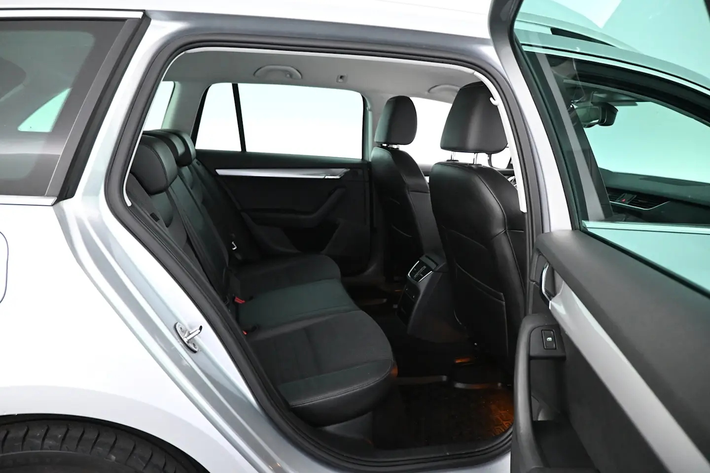 Car Image - 5zyawrS4bvTvW7N58z3ZXx
