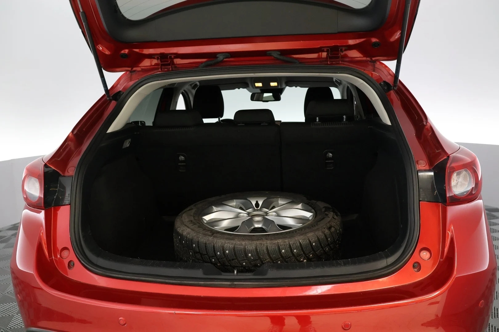 Car Image - 5oTnxAvVeiluJRPrVWYhbM
