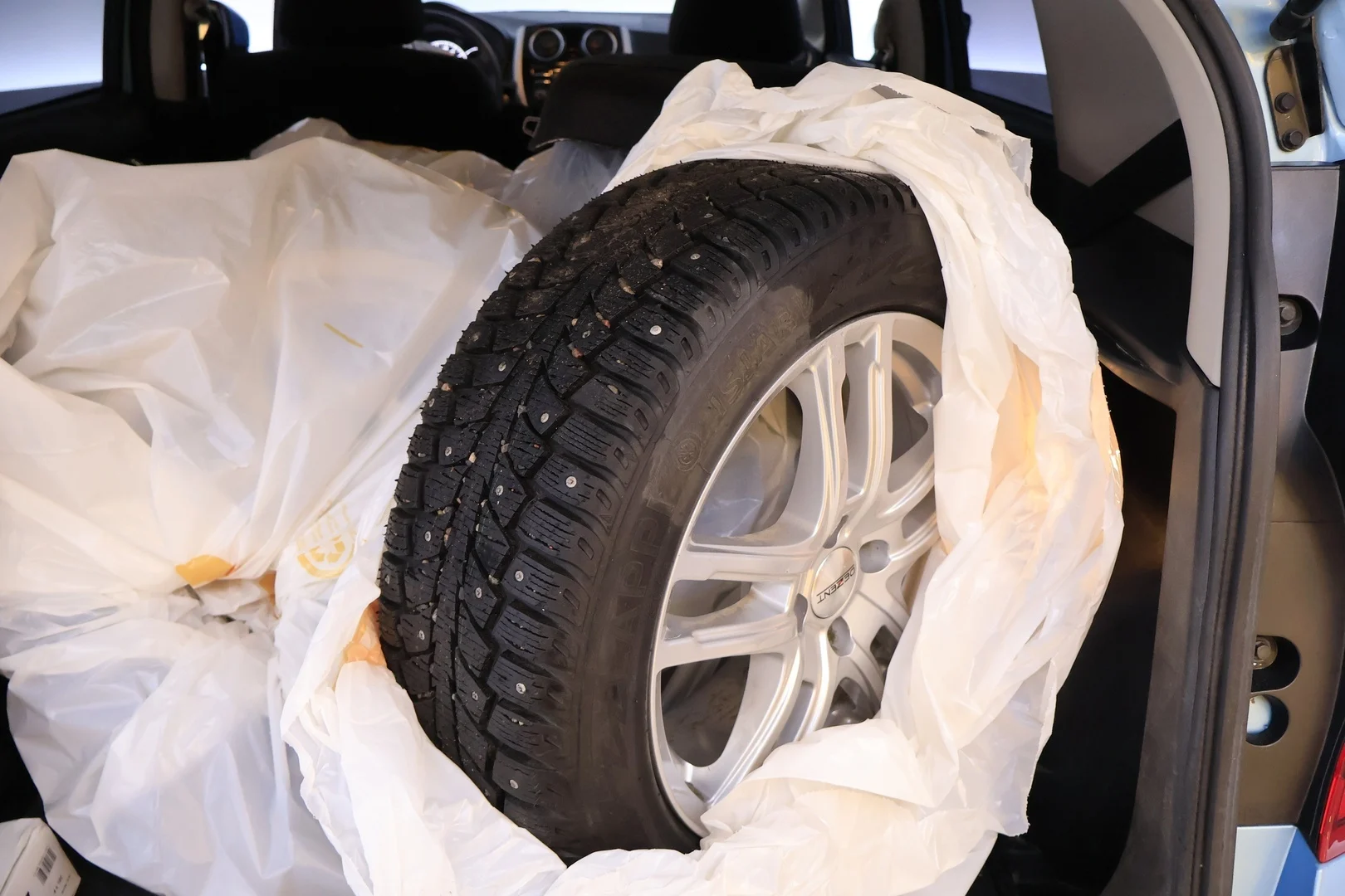 Car Image - 3H6x2Y1WVVvlHgfOR44MbY