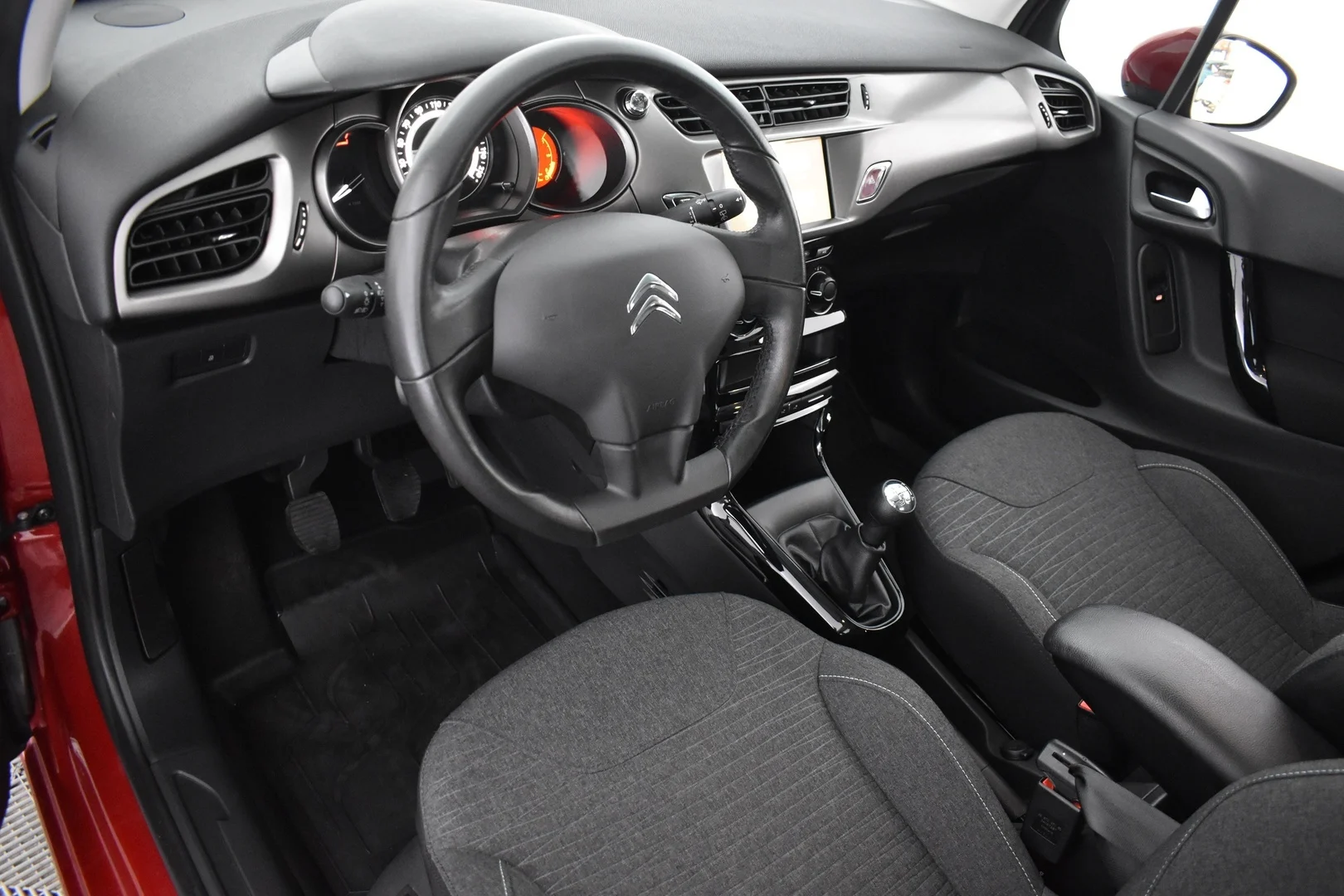 Car Image - 7wF0M4WFVM83BIVO219Uye