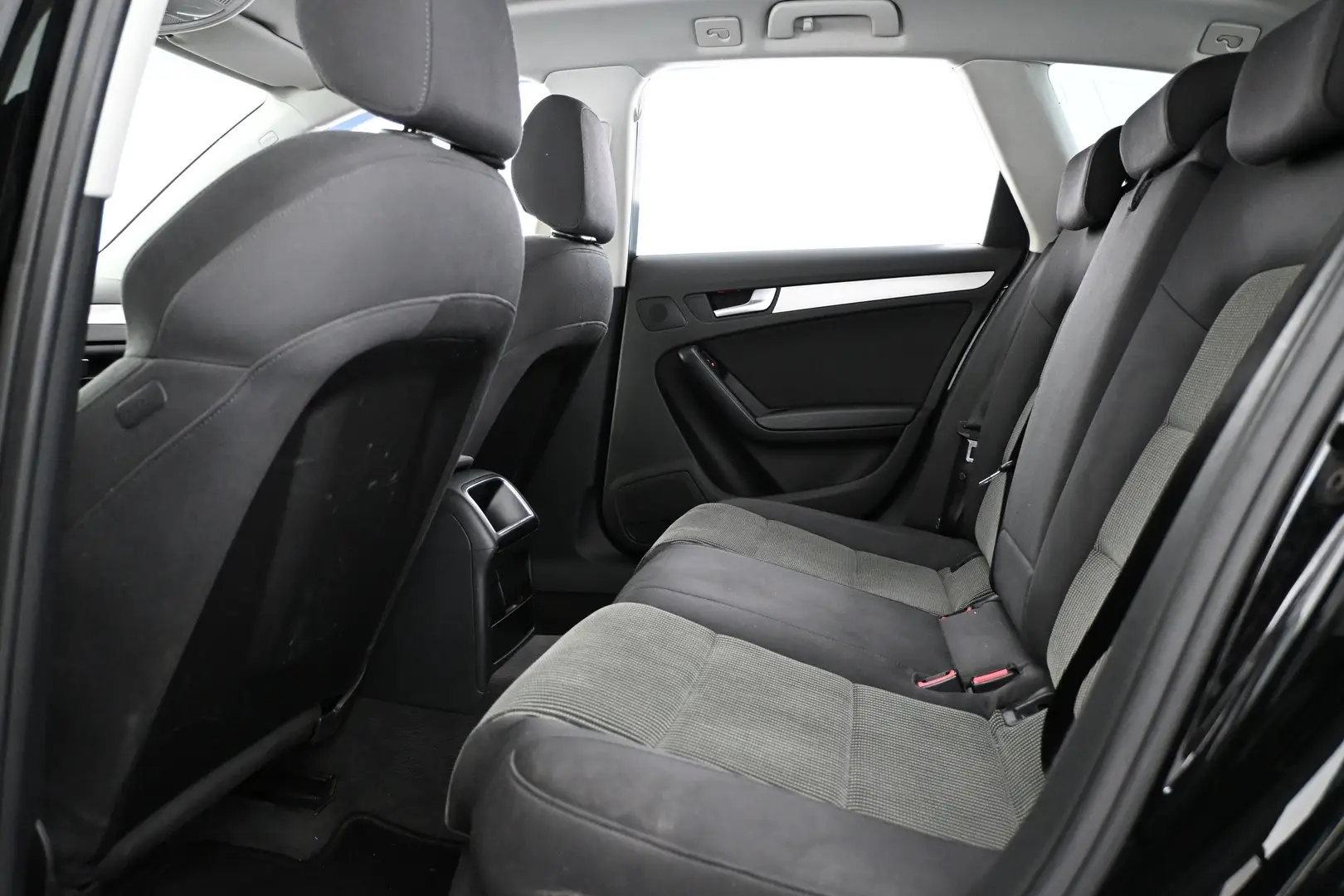 Car Image - tQpYGh72Y9LcvFpPVr6Sr