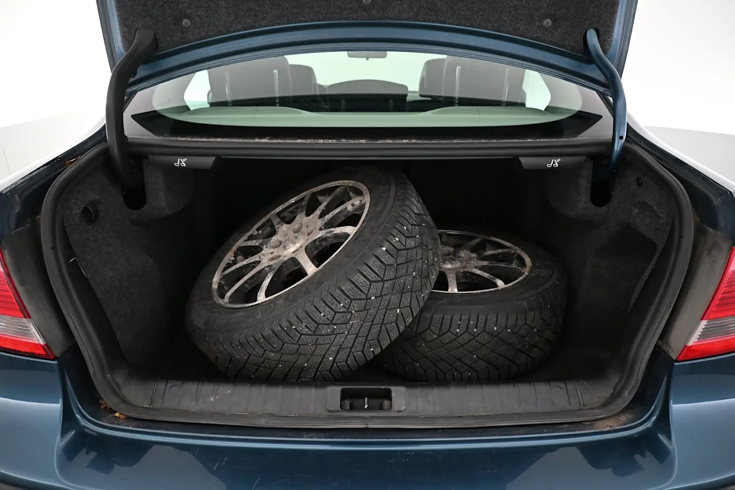Car Image - 6LLCEM5G2TE6vVsJ6w2TXM
