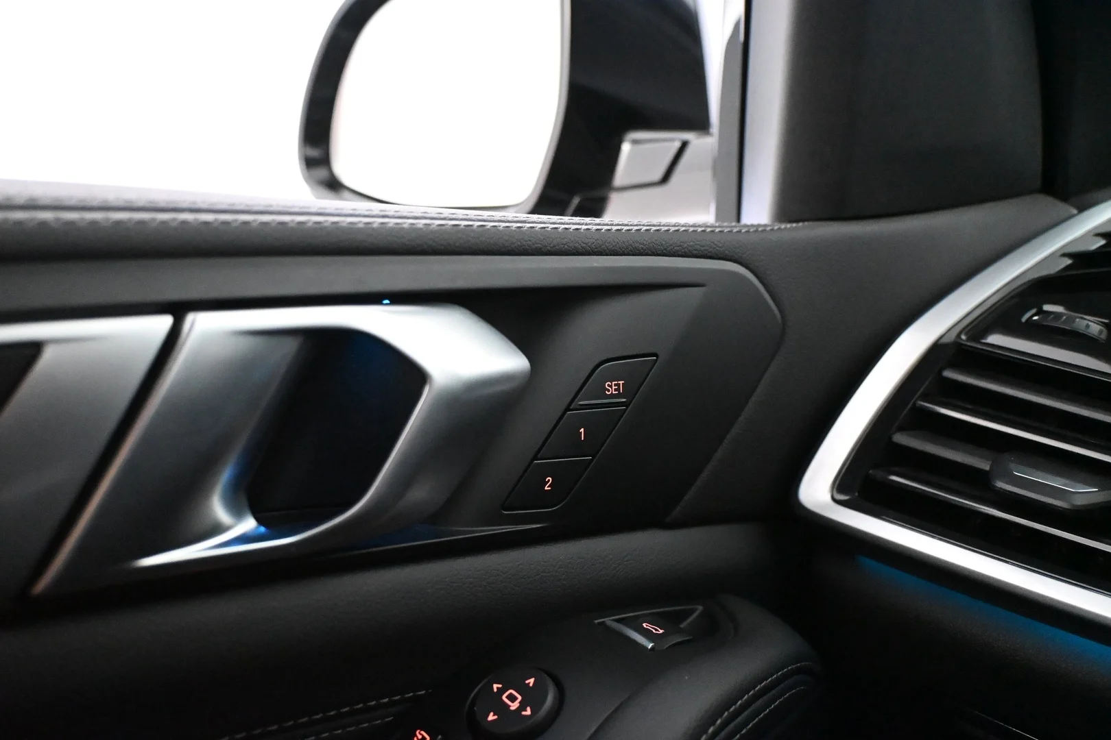 Car Image - 3JuIXUr4ibjFMEsQMz2xd2