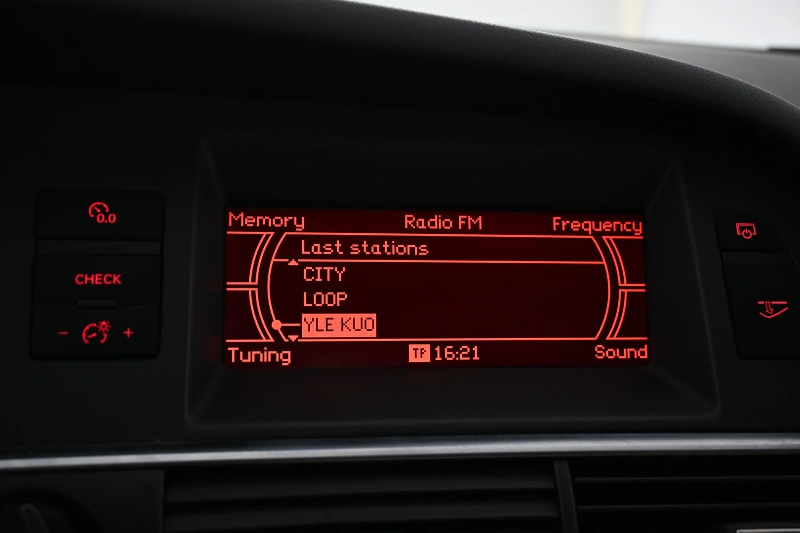 Car Image - 6QY0sxa5MjaTUbjuTIXbFM