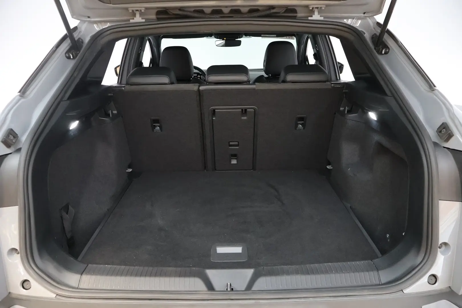 Car Image - 5jx8pfB6kaYn7hBNAAY8vM