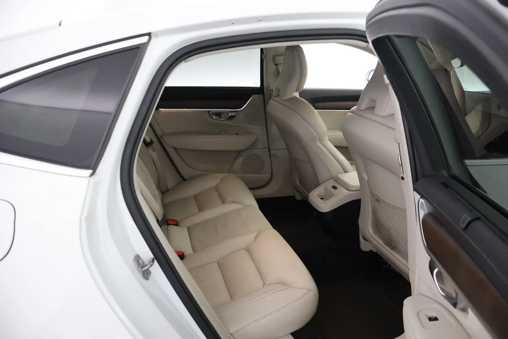 Car Image - rsrT9txfg9CElAnVdHzcE