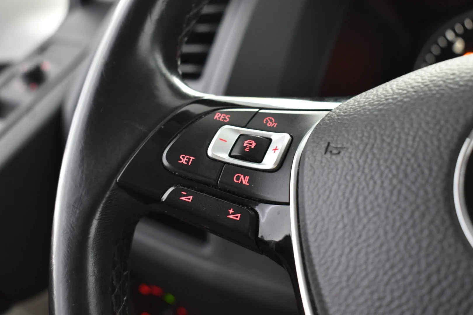 Car Image - 4i3eYNmXMRy9Ld6pF8HdSV