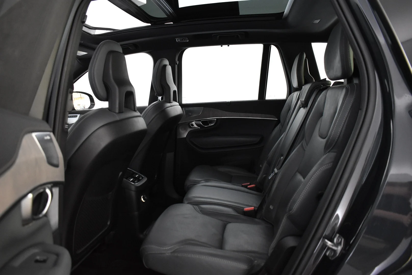 Car Image - 2Ky2hcMWNUhvbrDxqzSLZ6