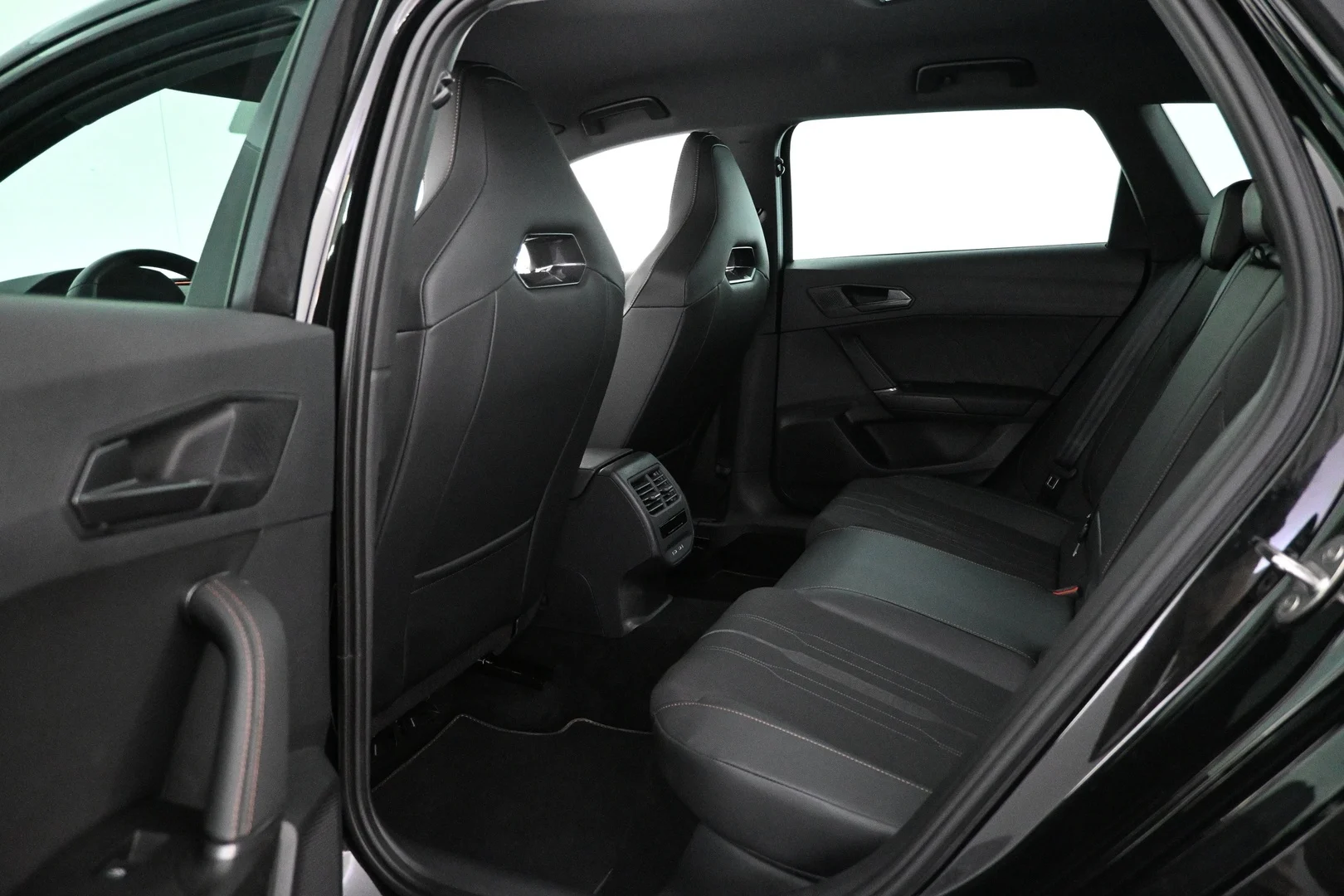 Car Image - 29D37sg4xuB4tpCftFD3pn
