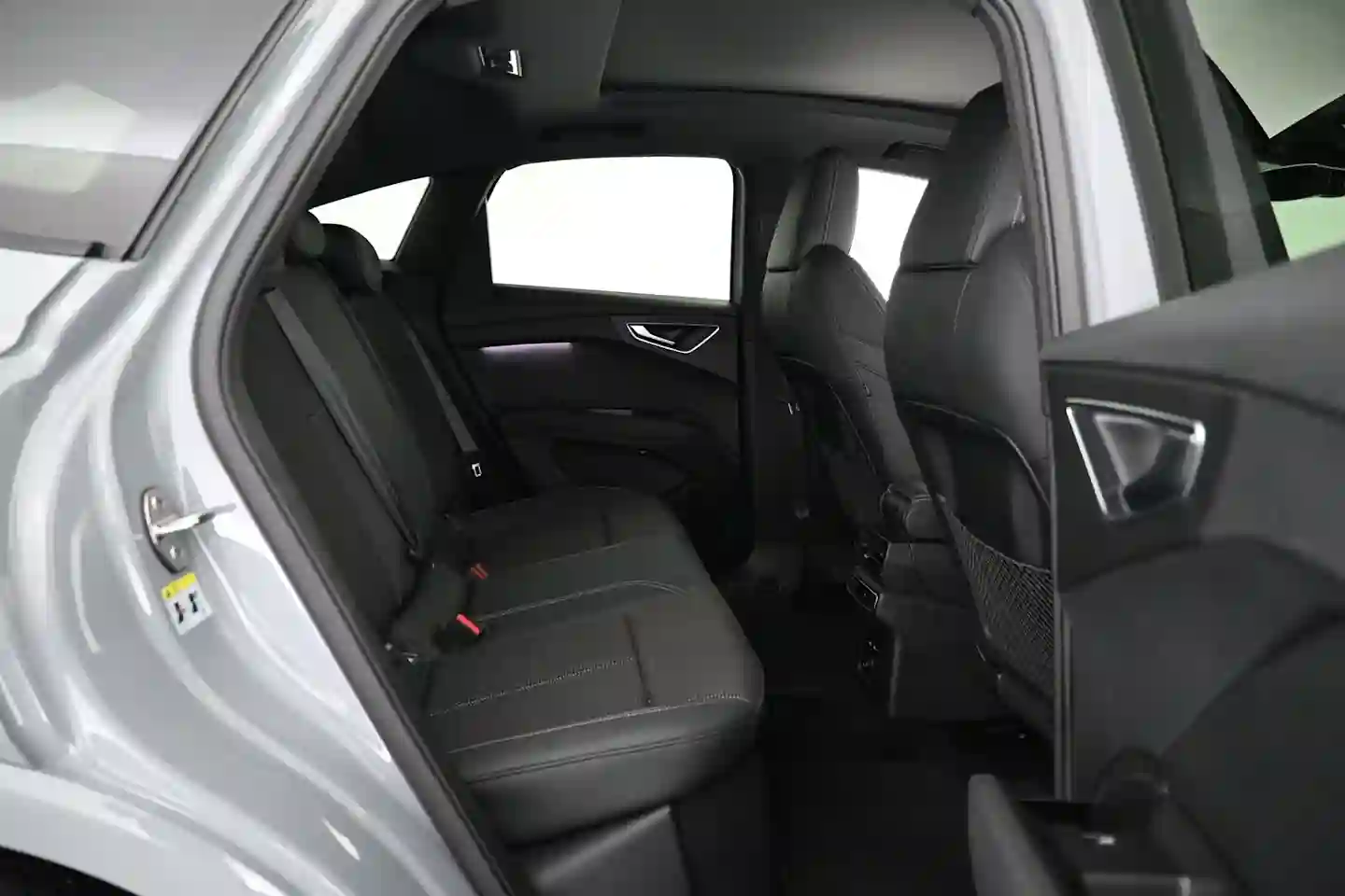 Car Image - 5yVo0KoJ2AiBu04l9eeKOX