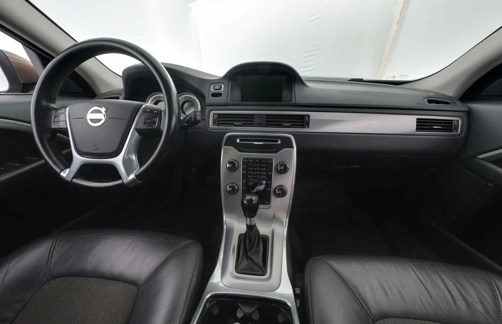 Car Image - 3PwO9ughuMdR1iicjuxD4q
