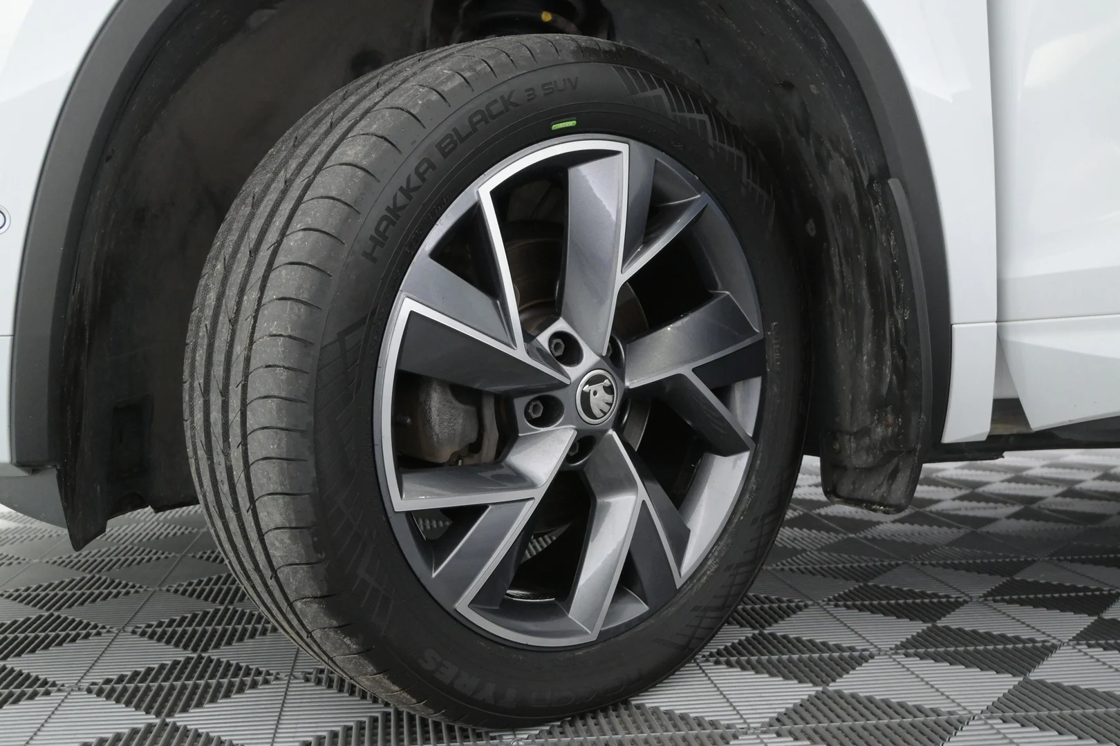 Car Image - 5Q7TPXnHgjJXTB5Whzotox