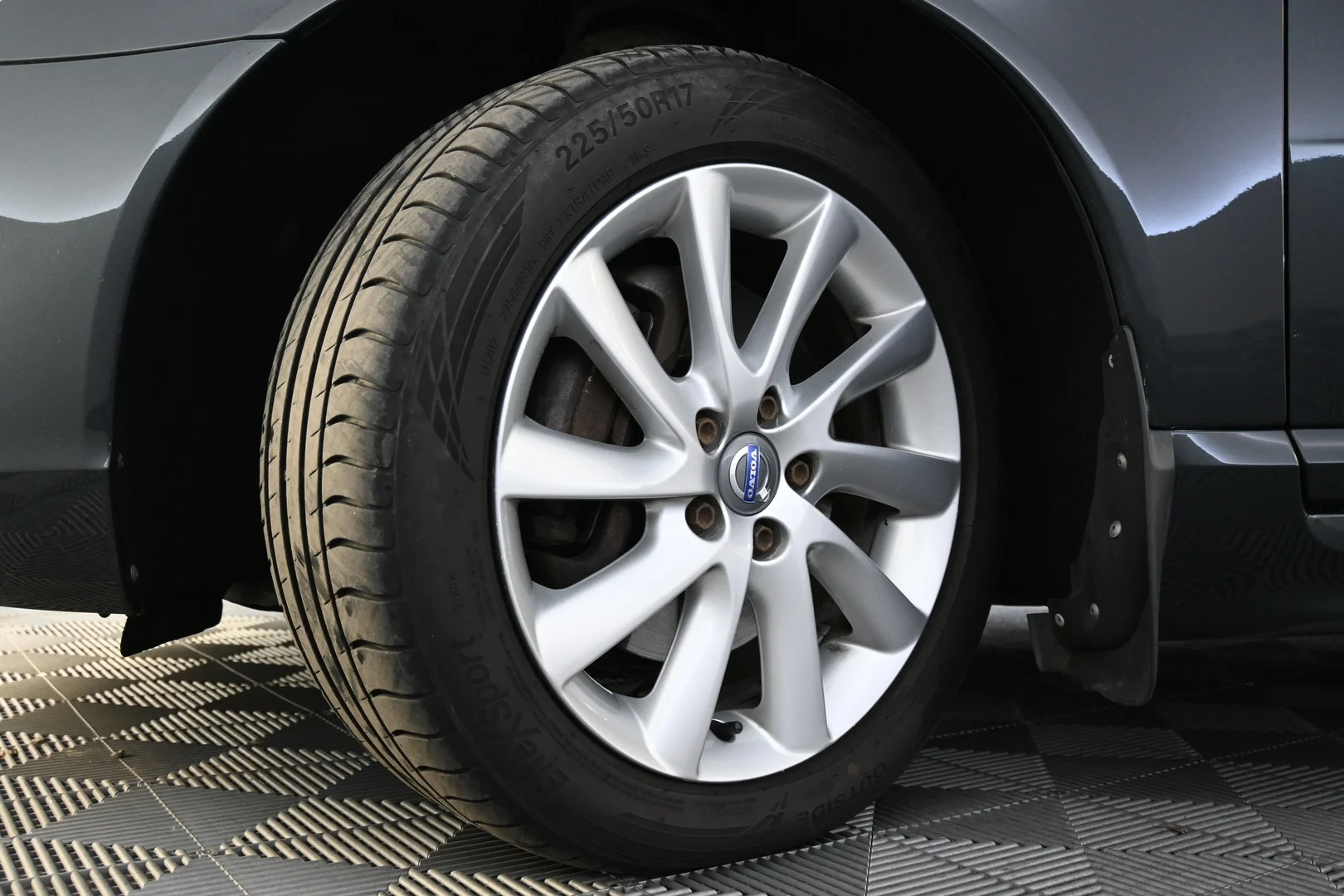 Car Image - 4yEr757Z26iNFGoa9sbzdj