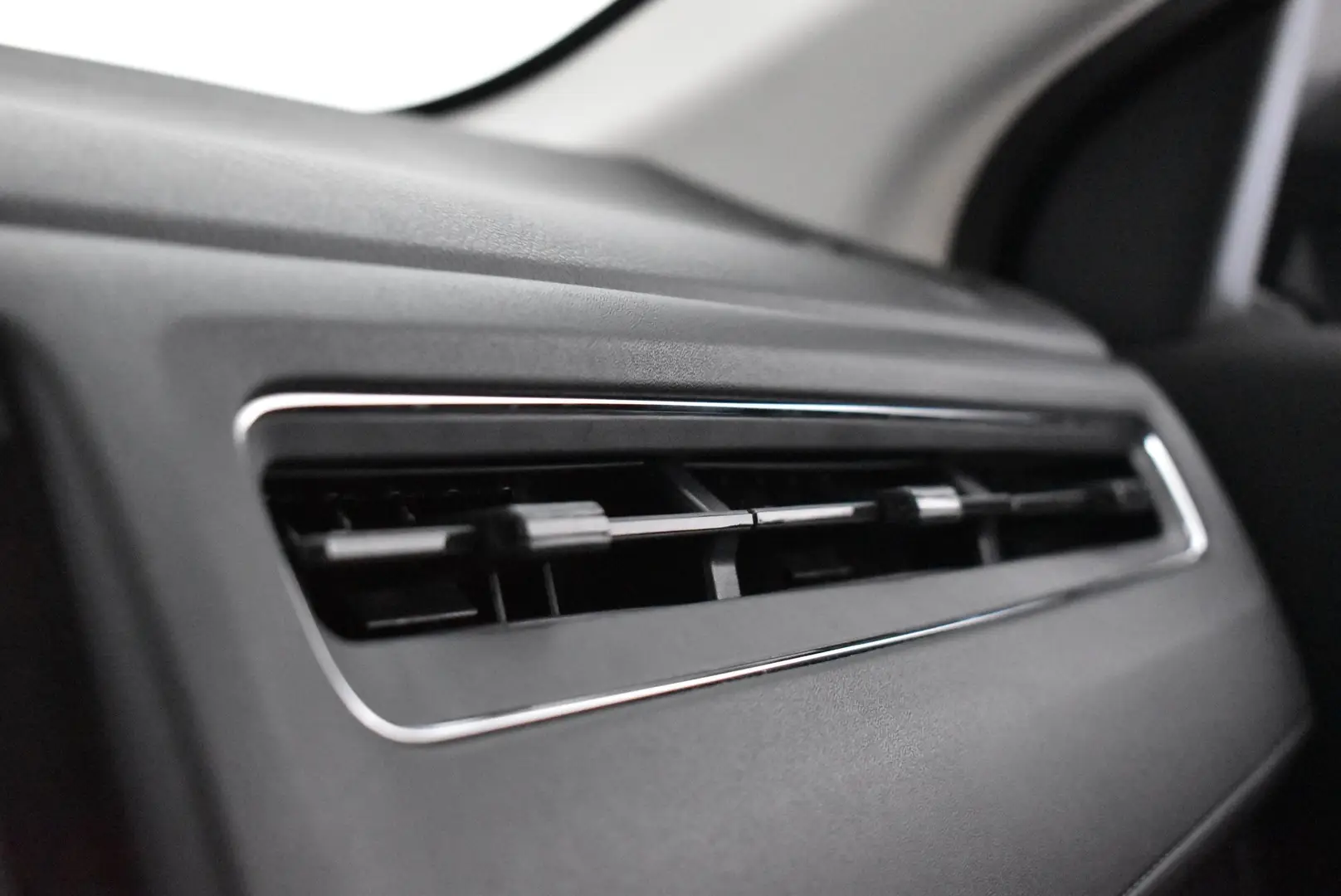 Car Image - MDu3QKo7sGEDc5GuV7NIs