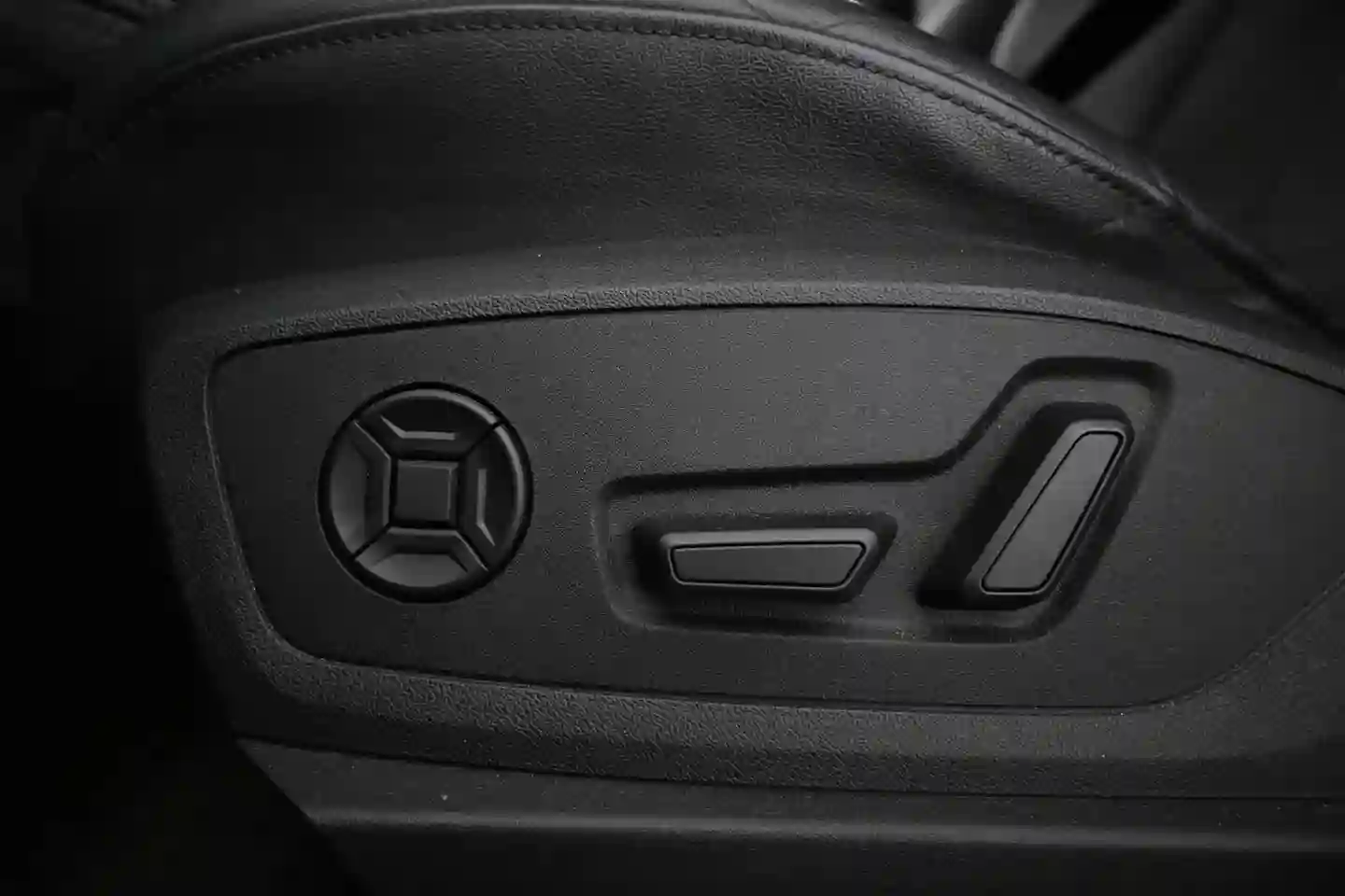 Car Image - qCFw3IG80JzlBlsNaRP2e