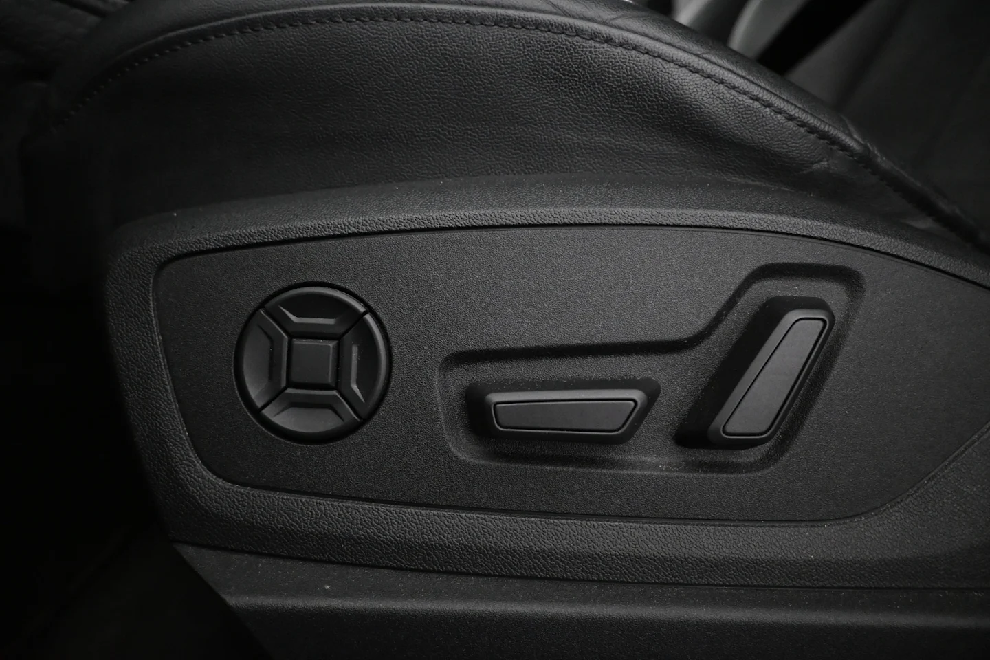 Car Image - qCFw3IG80JzlBlsNaRP2e