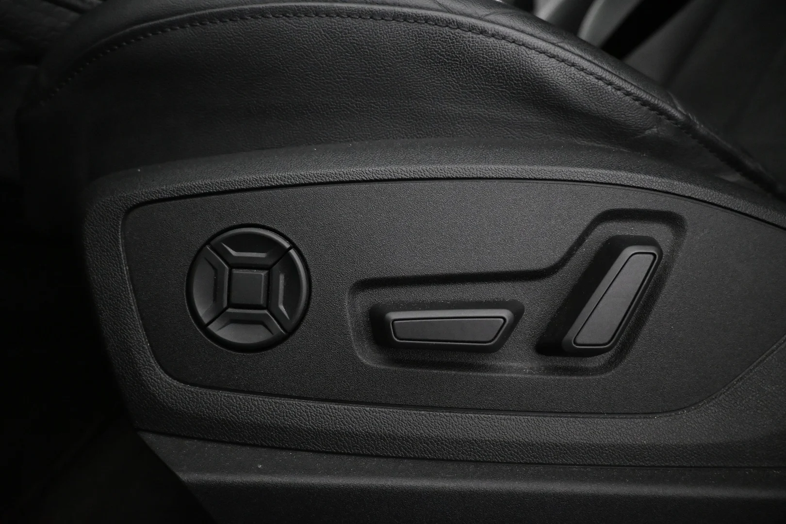 Car Image - qCFw3IG80JzlBlsNaRP2e