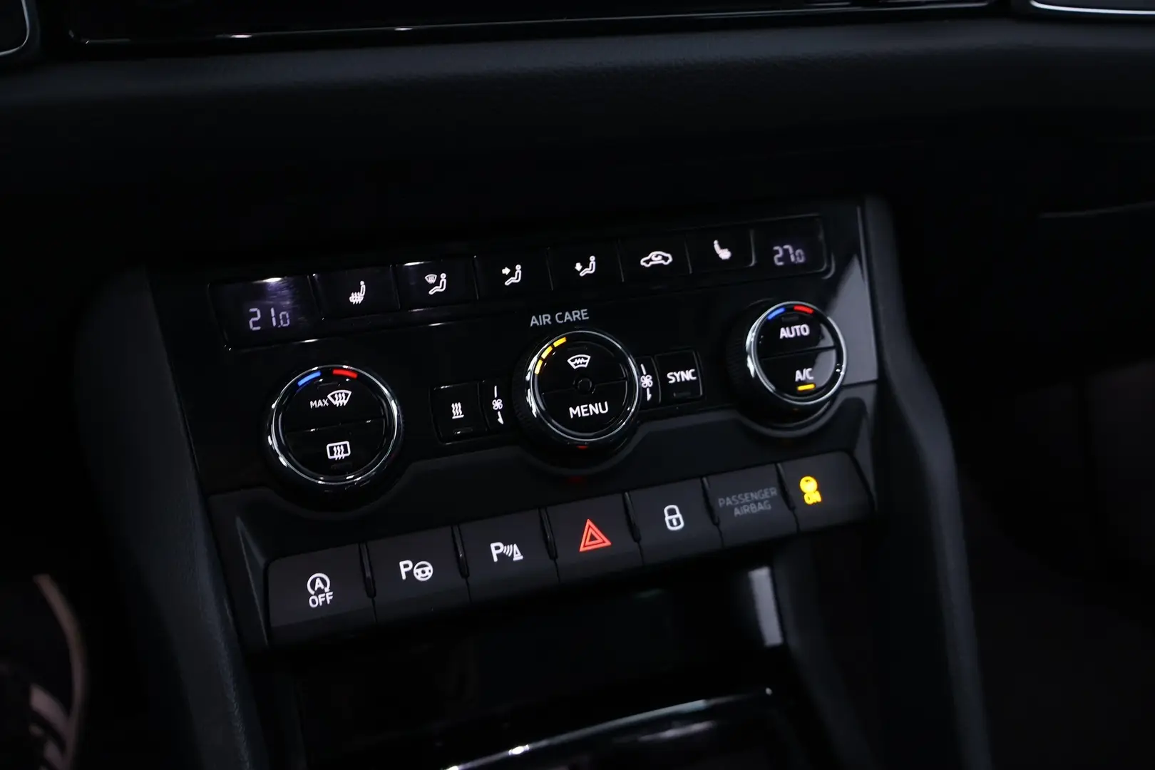 Car Image - 2b6kBY70QkFXrlary0dVQG