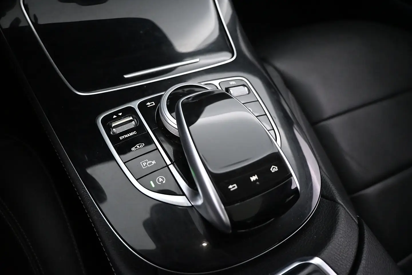 Car Image - 2t0QqOLLDi9IqCiXNAbHkQ