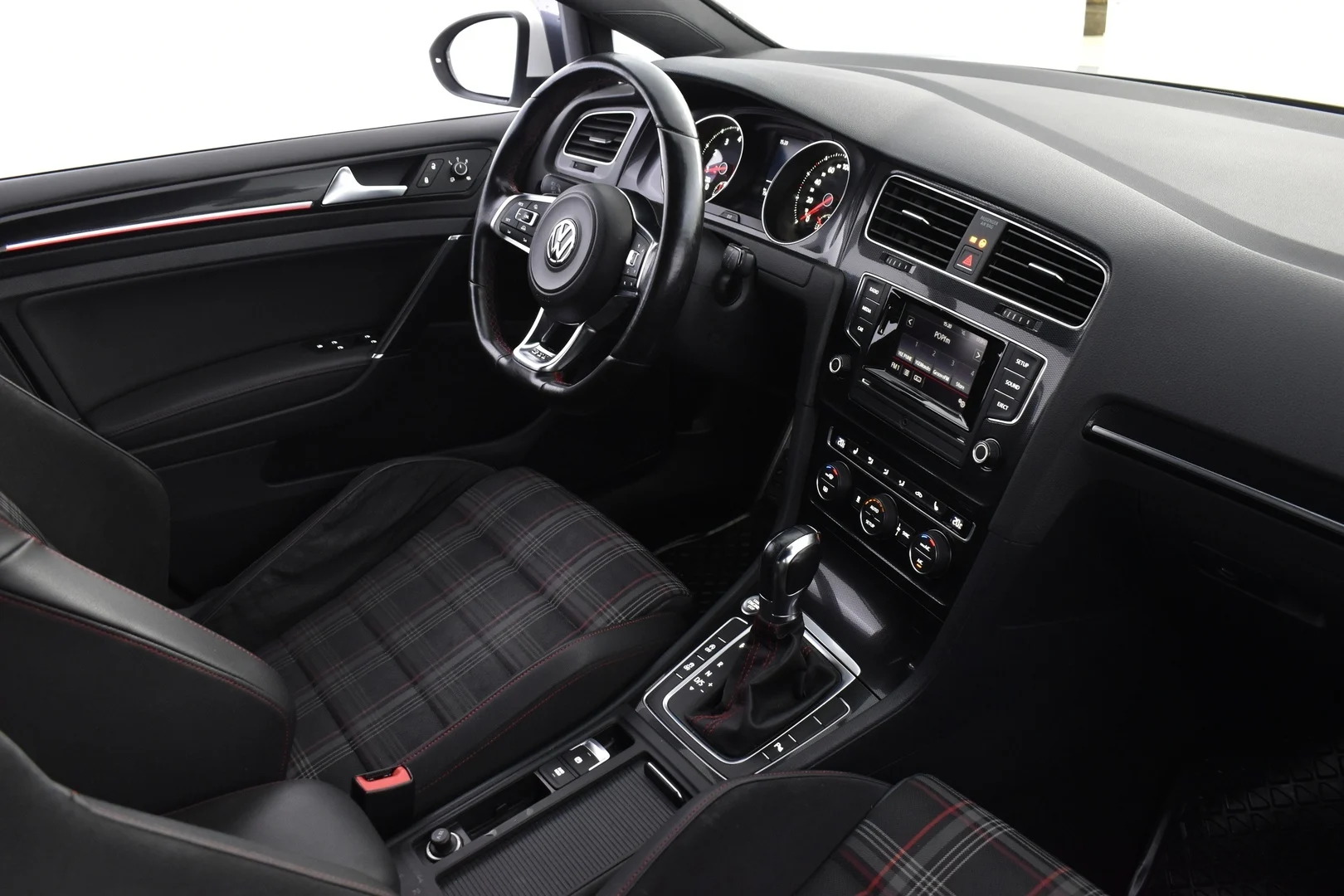 Car Image - DtjNRhx7YkwiwWnFYq6a2