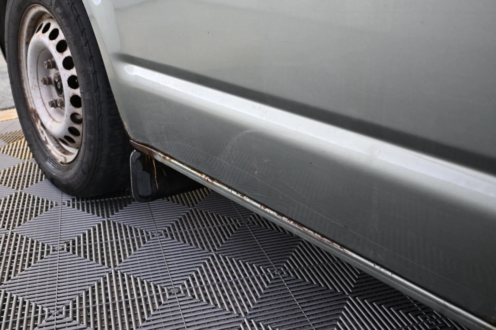 Car Image - SmgBvOg8oTCLvKbQxSGJE