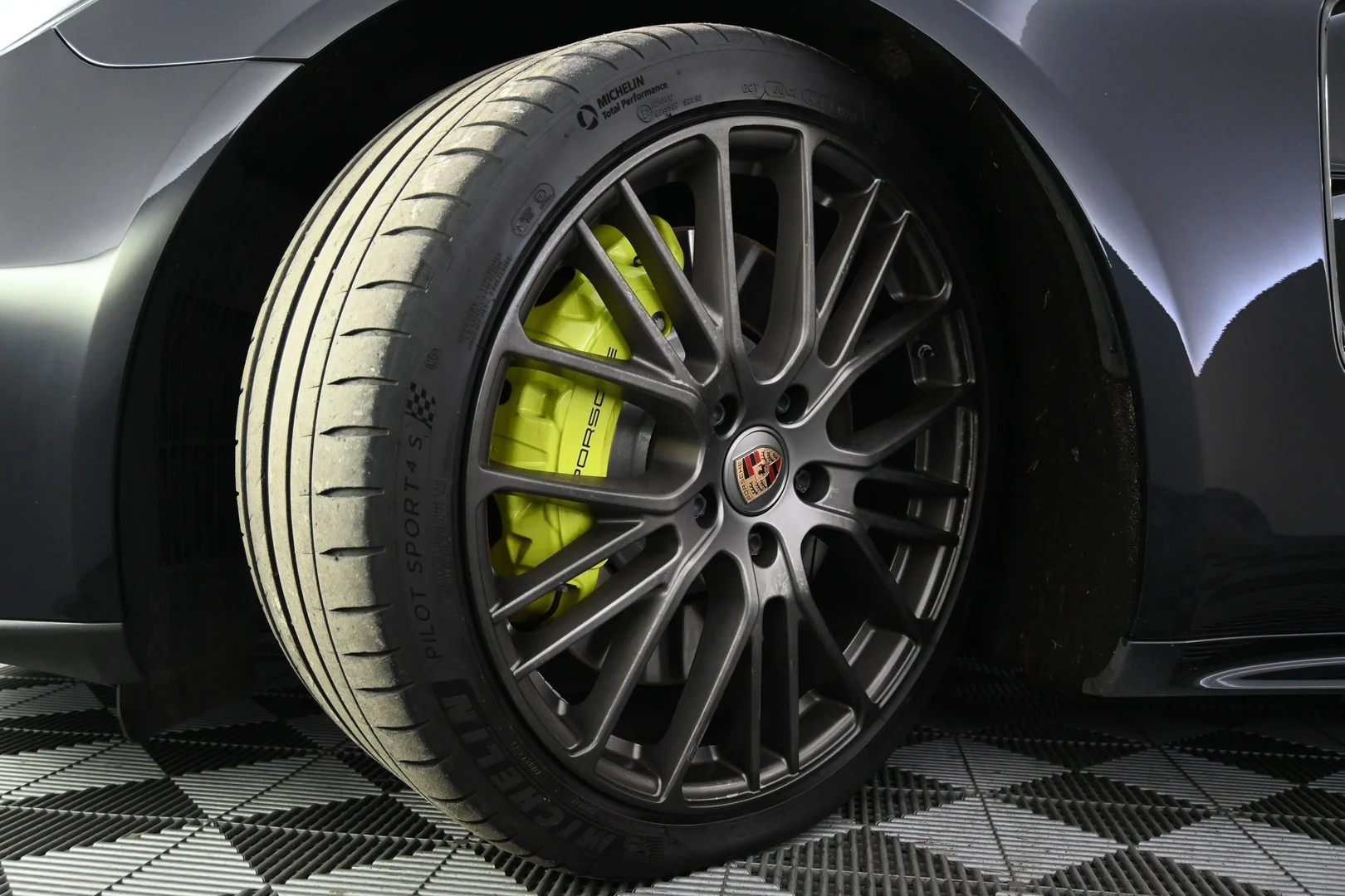 Car Image - 2QdnSHVkoVMx713pyMq5BB