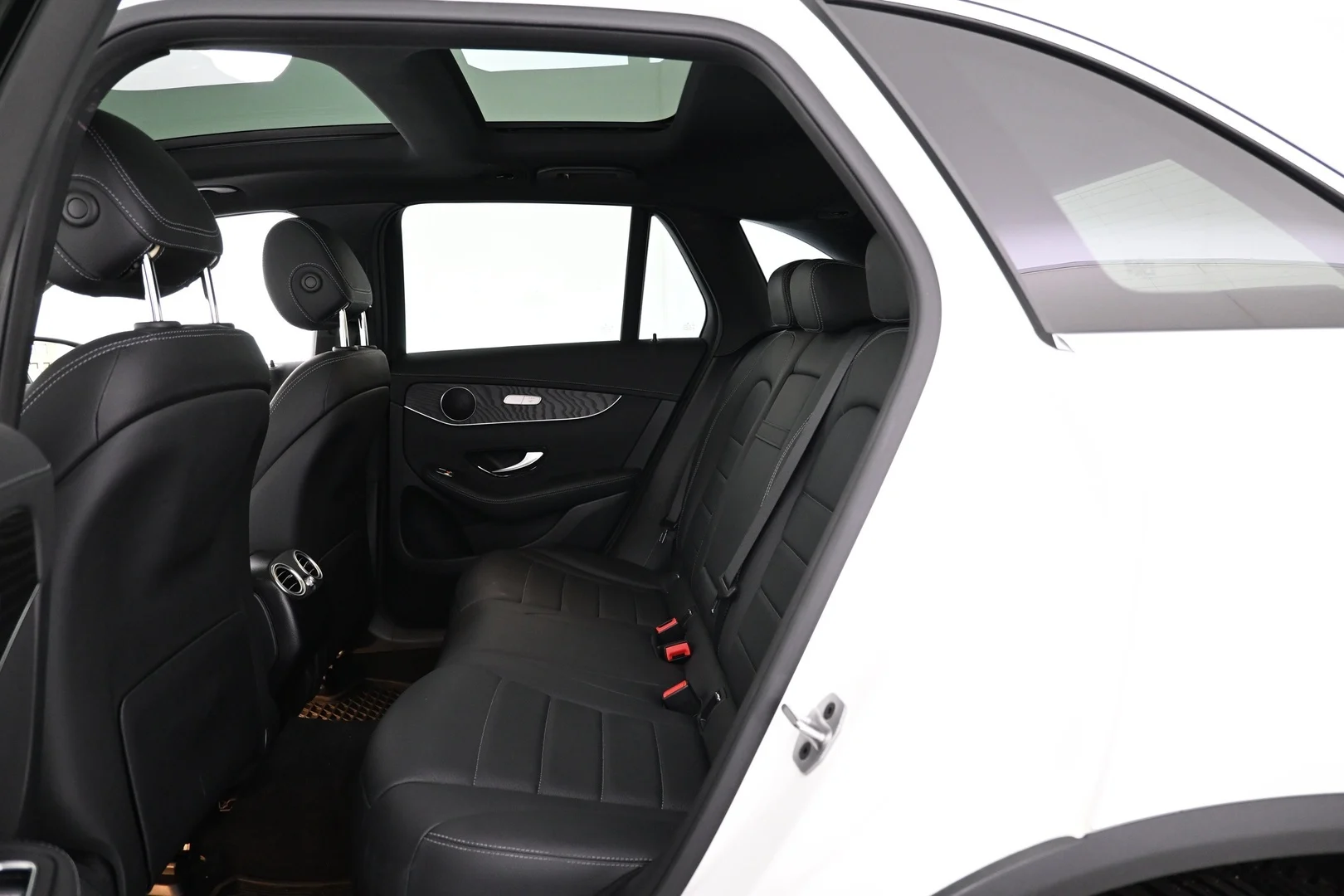 Car Image - 1YbaAPaxvETZtQ7R6rz4pE