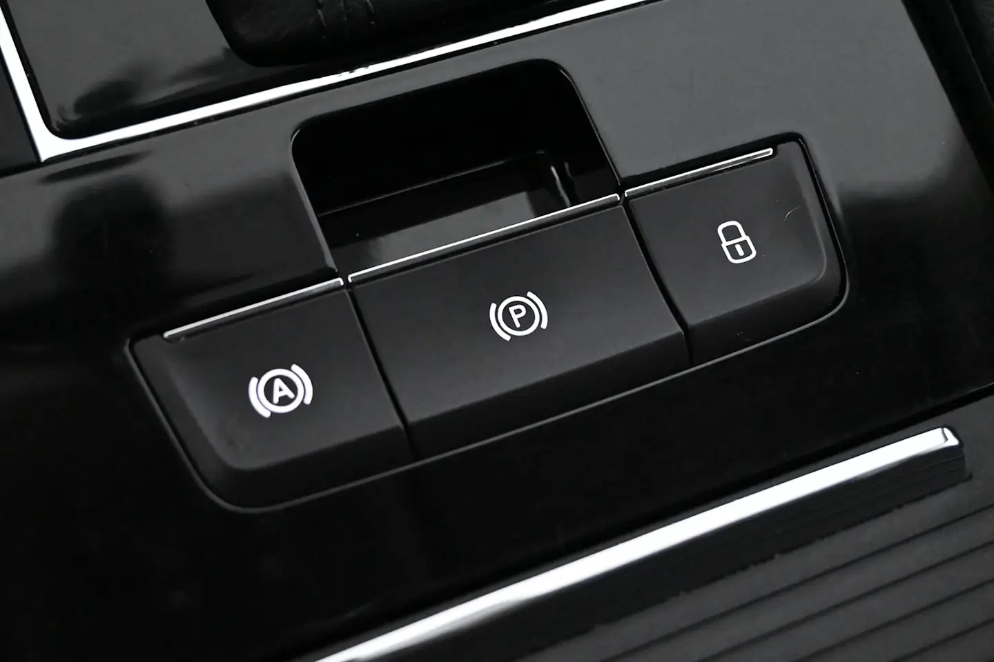Car Image - 3pMDtqbL1vTjAJqYE414xb